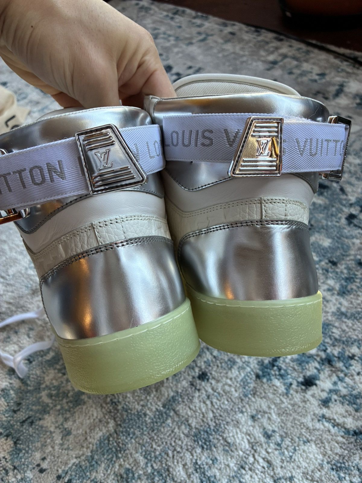 Louis Vuitton Louis Vuitton Rivoli Sneaker Monogram White Leather Size US 7 / EU 40 - 12 Thumbnail