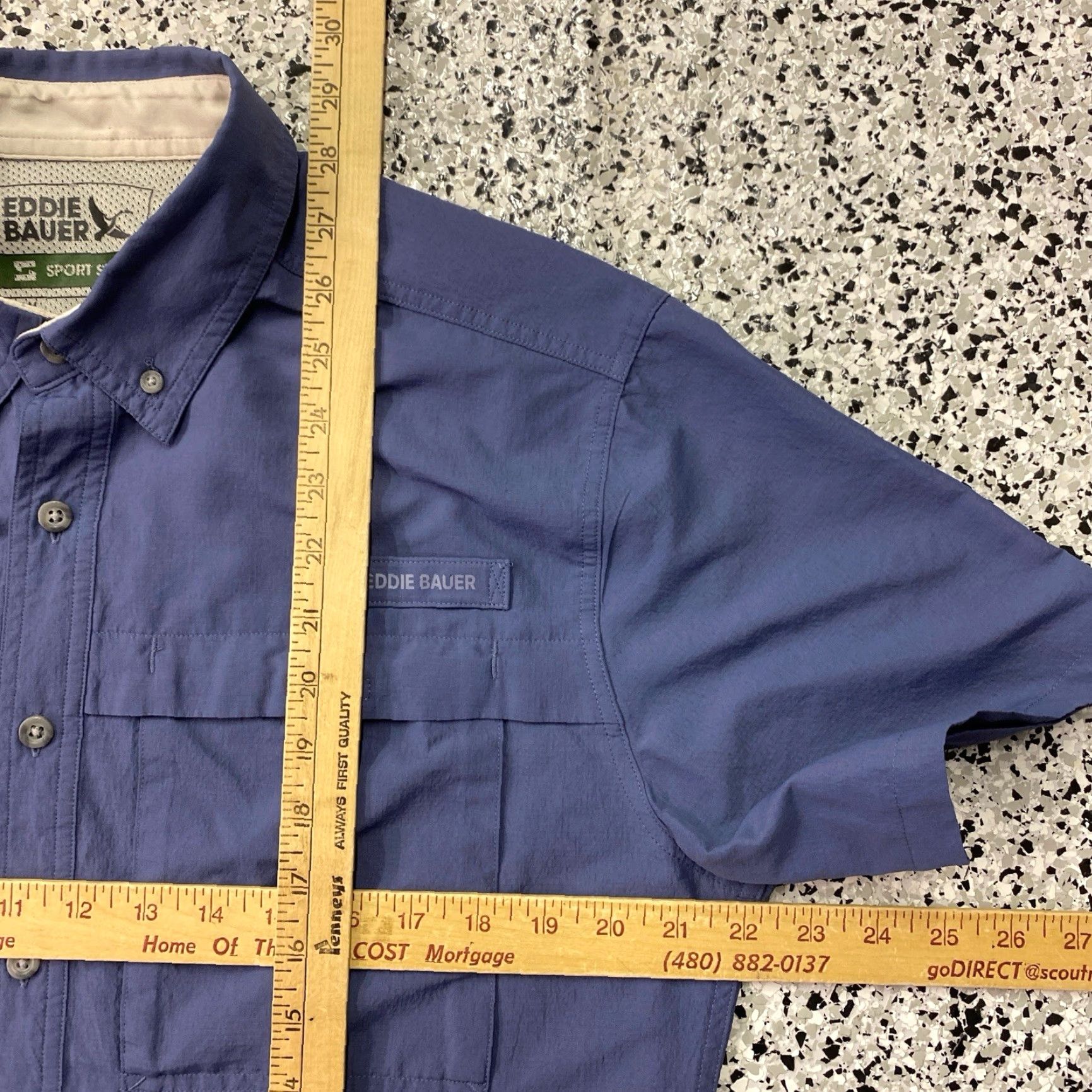 Eddie Bauer Eddie Bauer Sport Shop Short Sleeve Button-Up Shirt Mens M Blue Vented Back Pockets 3 Hoops Zipper Nylon Polyester"}} Size US M / EU 48-50 / 2 - 3 Thumbnail