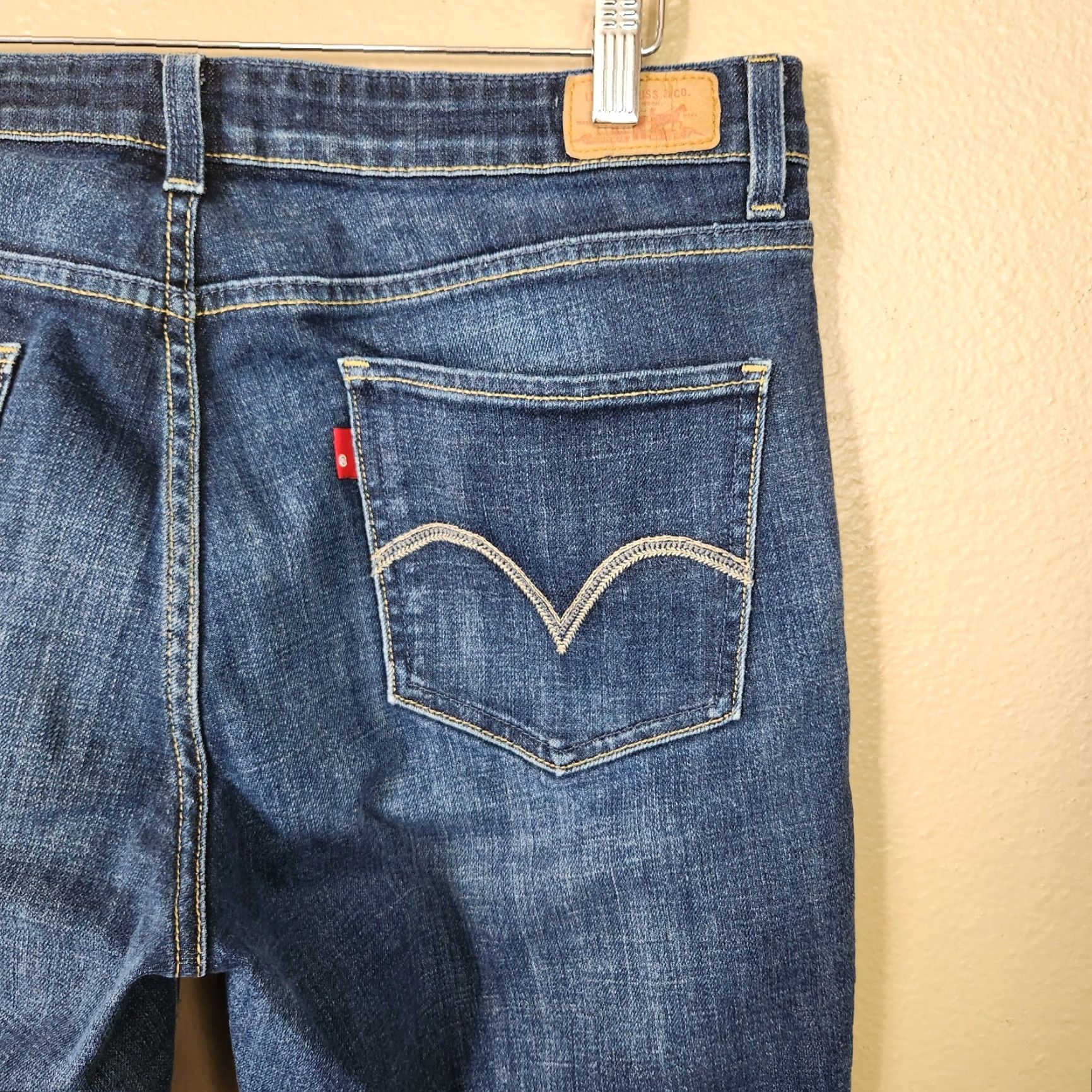 Levi's **Levi's Curvy Women's Medium Wash Denim Jeans Size 14** User: Levi's Curvy Women's Medium Wash Denim Jeans Size 14 Size 36" / US 14 / IT 50 - 6 Thumbnail