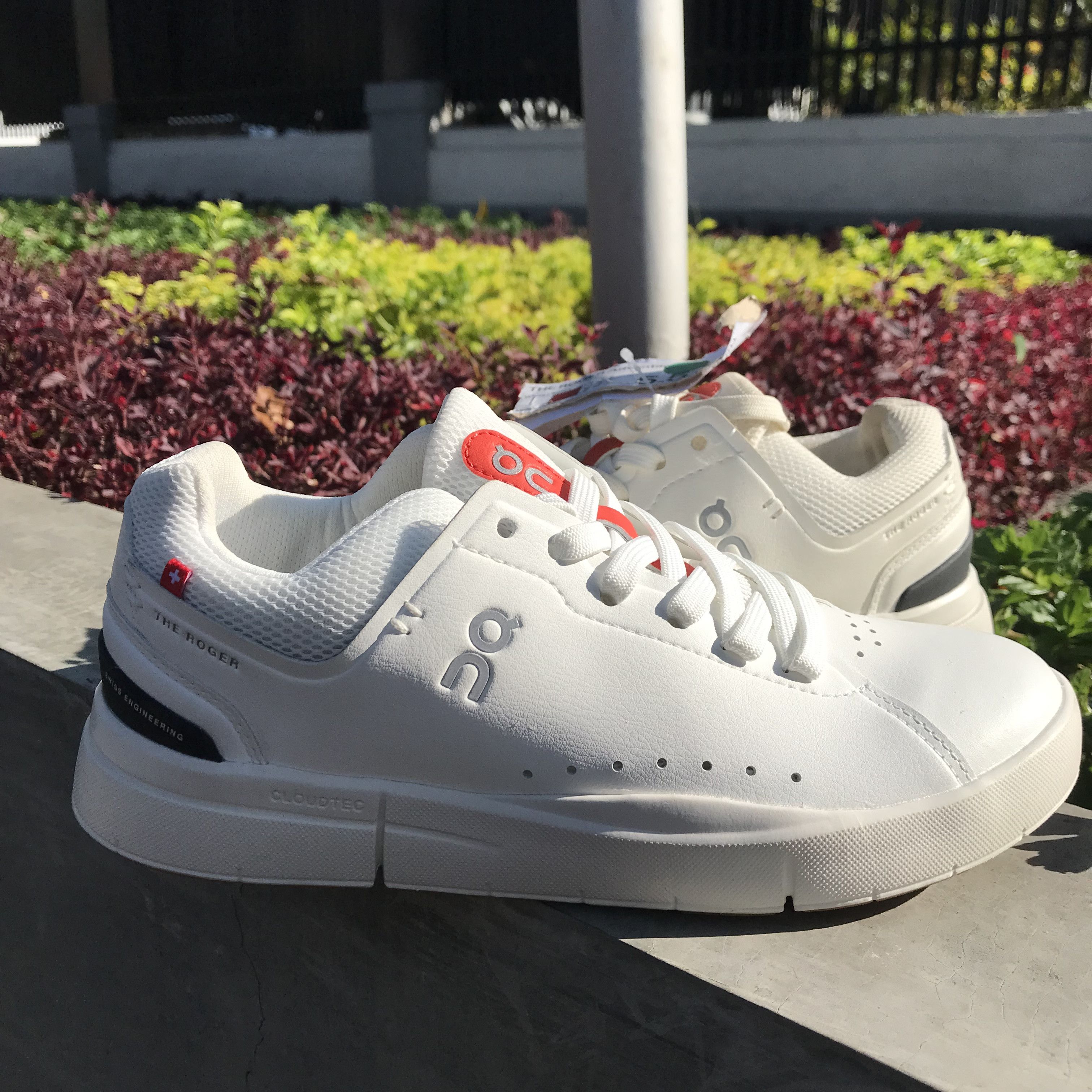 On On Cloud THE ROGER Advantage All White Bnwt Brand New Size US 5 / EU 37 - 2 Thumbnail