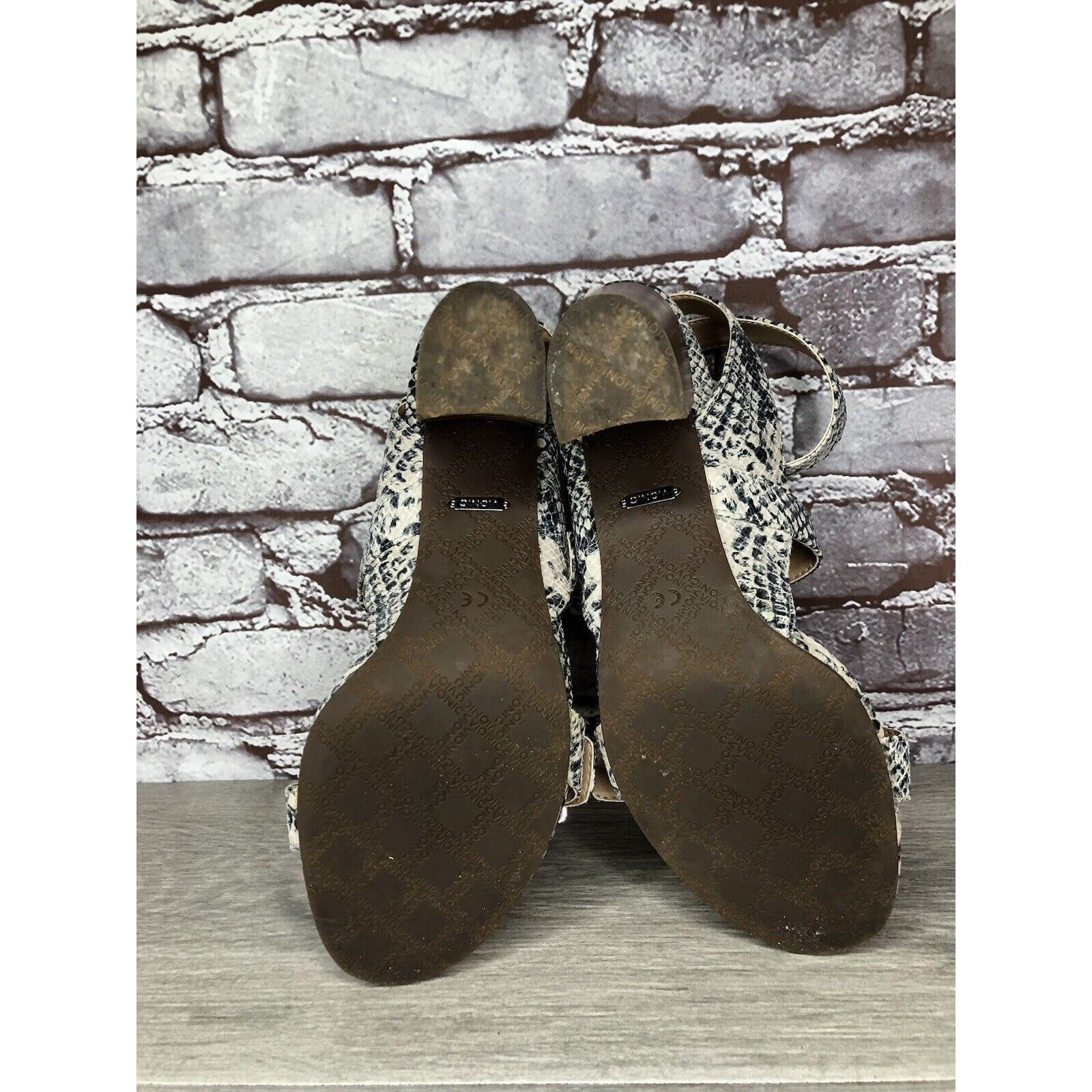 Other Vionic Carmel Grey Ivory Leather Snake Print Heel Sandals Wo Size US 9.5 / IT 39.5 - 17 Thumbnail