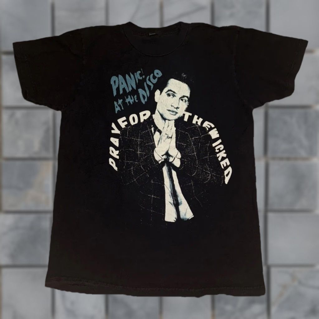 Vintage VINTAGE Panic! At The Disco Pray For The Wicked Tour T-Shirt Black Medium Band Tee Men XS? Size US M / EU 48-50 / 2 - 1 Thumbnail