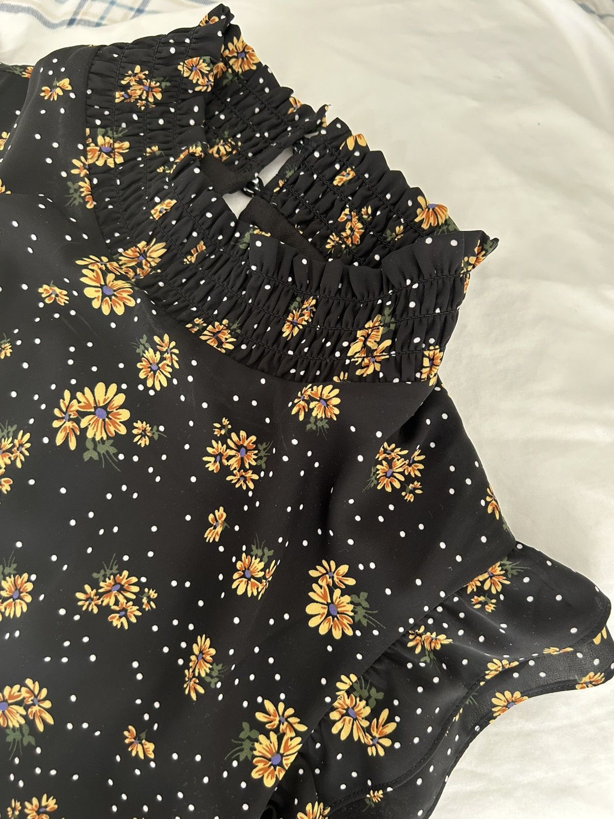 Saks Fifth Avenue Saks Fifth Avenue Black Floral Smocked Midi Dress – Size 4 Size S / US 4 / IT 40 - 6 Thumbnail