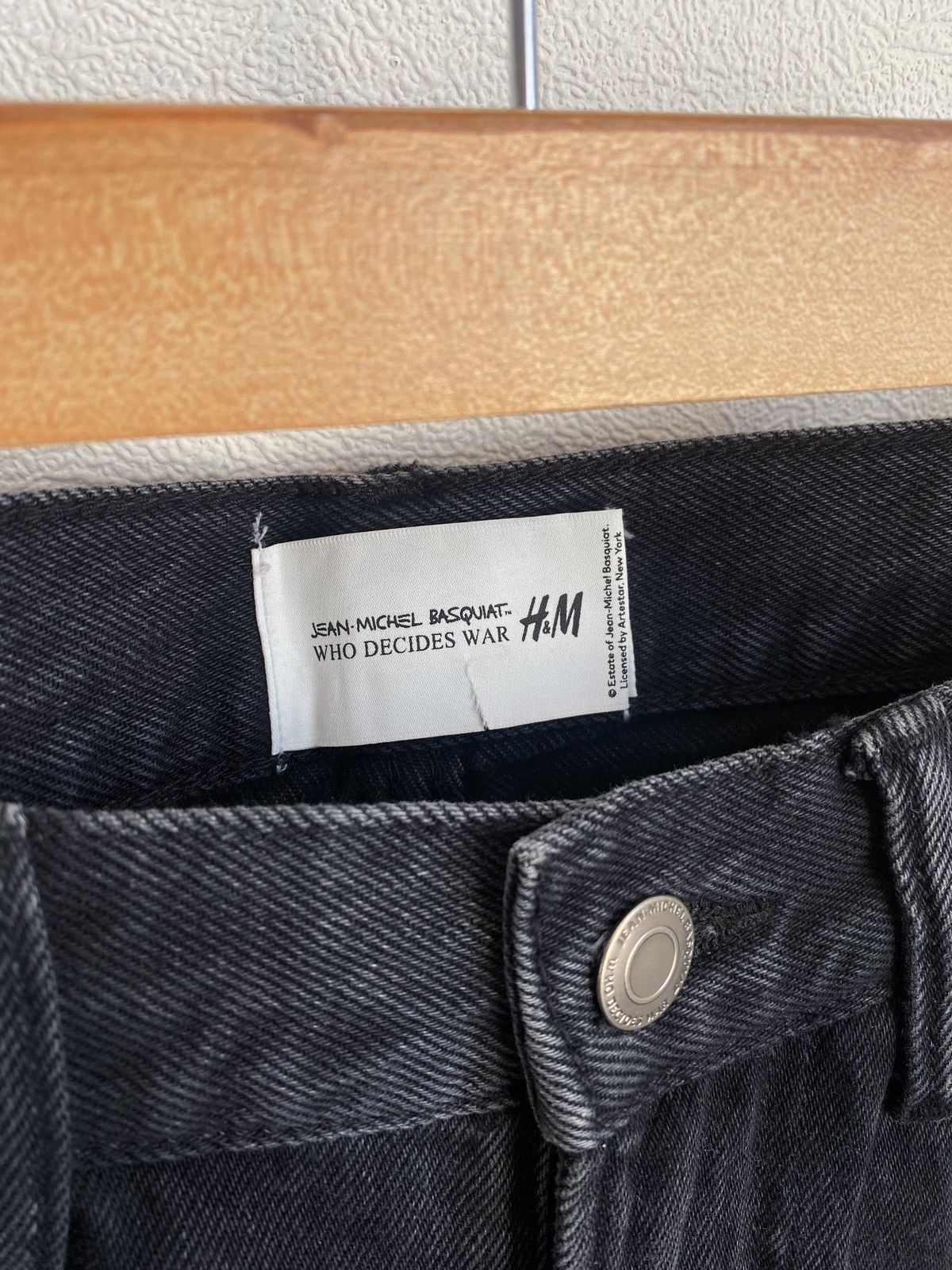 H&M × Jean-Michel Basquiat × Who Decides War Who Decides War Baggy denim jeans H&M x Basquiat x Ev&Tela Size US 34 / EU 50 - 13 Thumbnail