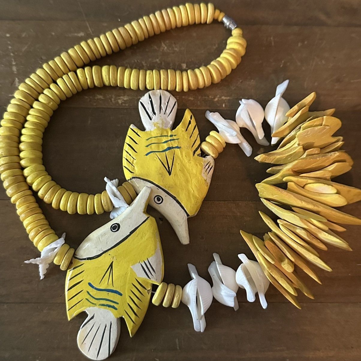 Vintage Vintage chunky yellow fish bead and shell necklace Size ONE SIZE - 4 Thumbnail