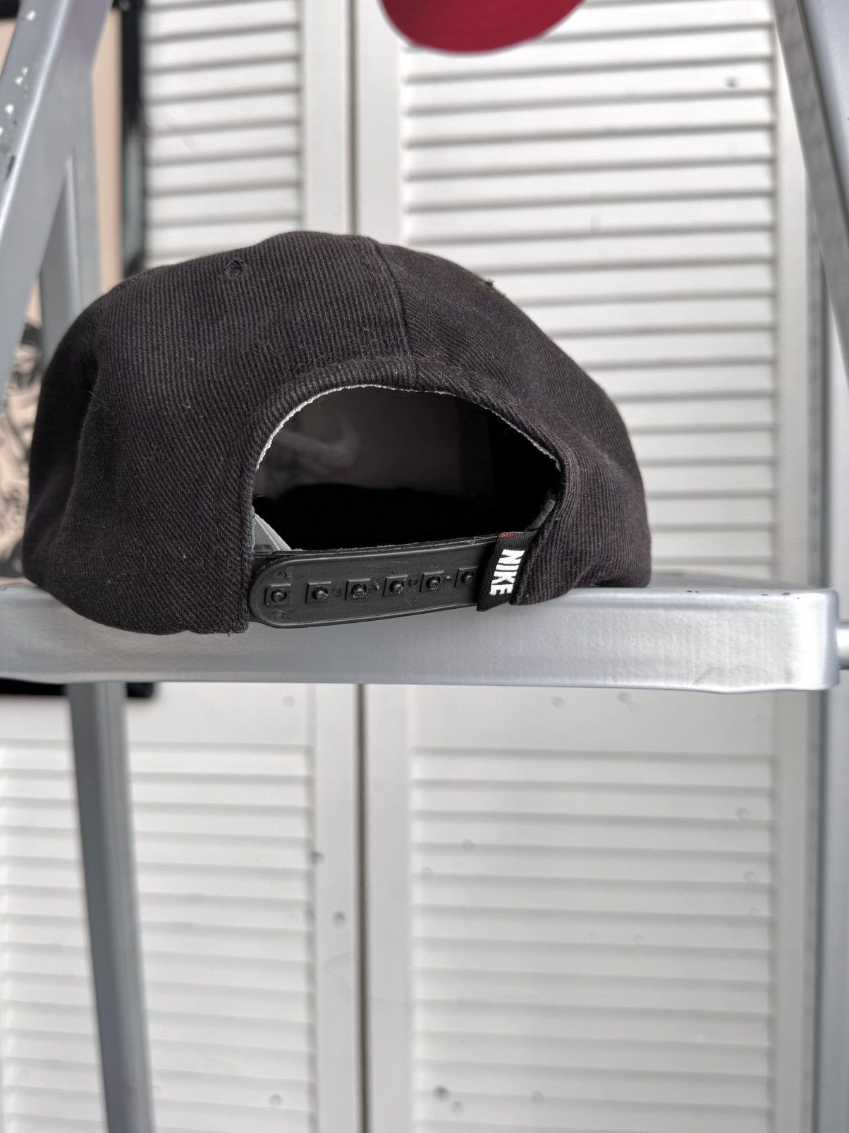 Nike Vintage Nike Big Swoosh Black Snapback Cap Size ONE SIZE - 6 Thumbnail