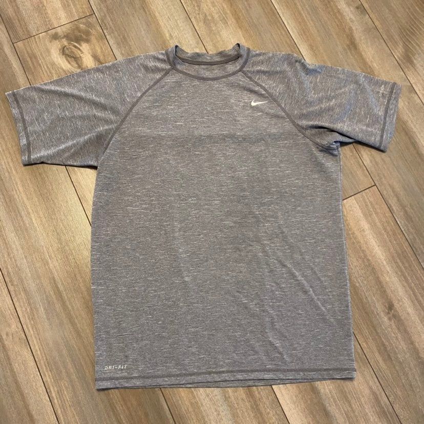 Nike Nike Grey Athletic Workout Shirt Men Medium Bin G-12 Size US M / EU 48-50 / 2 - 1 Thumbnail