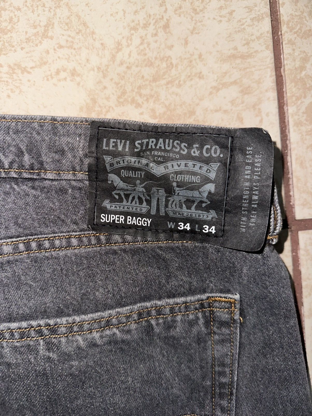 Levi's Levis súper BAGGY jeans size 34 Size US 32 / EU 48 - 4 Thumbnail