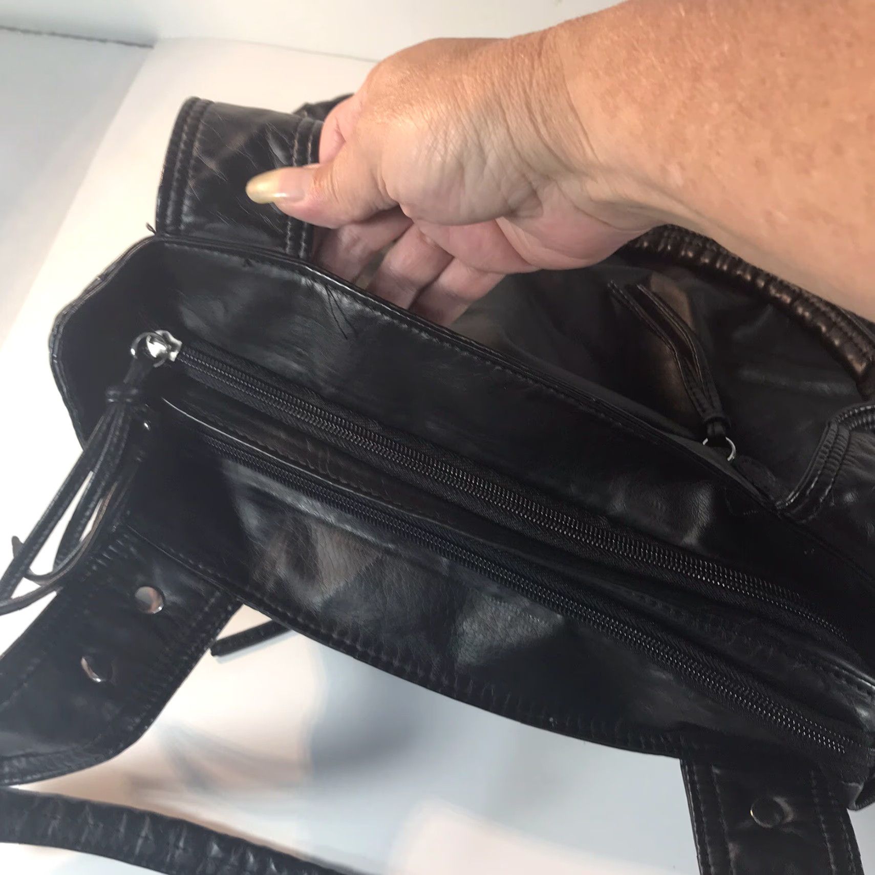 Vintage Bueno Women's Leather Shoulder Bag Large Black Casual Work Travel Pockets Dividers Size ONE SIZE - 6 Thumbnail