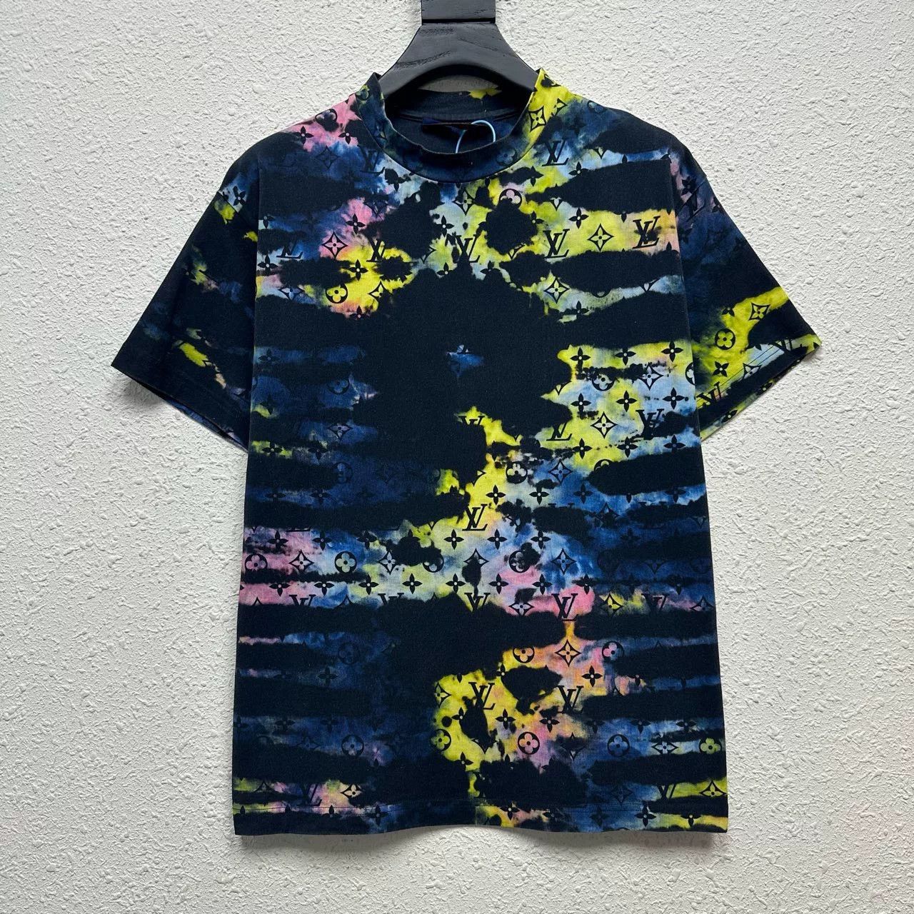 Louis Vuitton Louis Vuitton Tie-Dye Monogram Short-Sleeve Size XS / US 0-2 / IT 36-38 - 1 Thumbnail