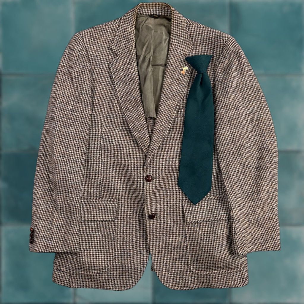 Harris Tweed VINTAGE Harris Tweed PBM Gray Herringbone Wool Blazer 42 Classic Single-Breasted 1970s Mens Size 42R - 1 Thumbnail