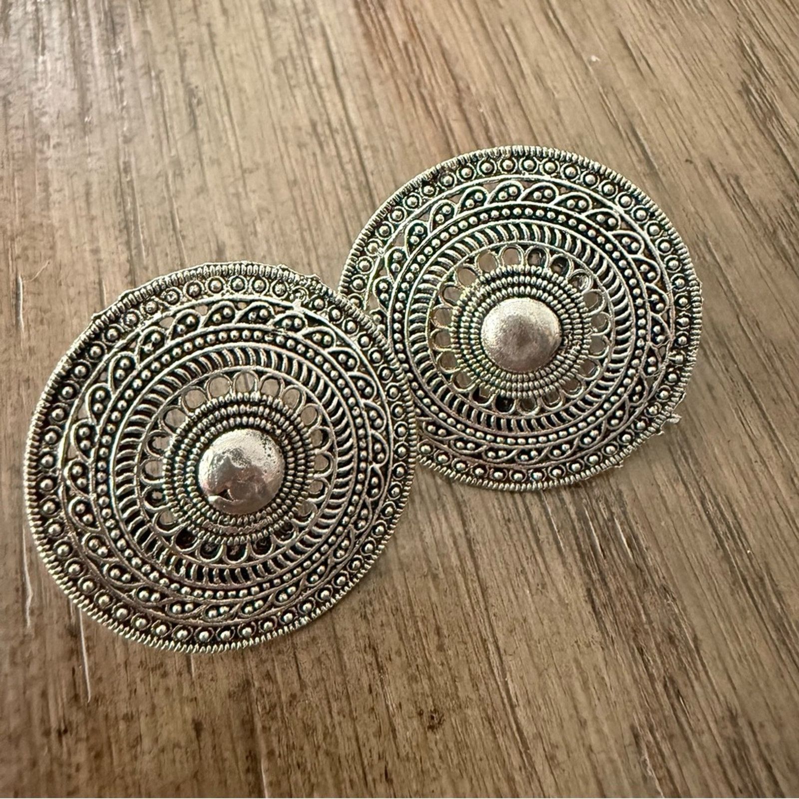 & Other Stories Ethnic Tribal Oxidized Silver Plated Round Stud Earrings Size ONE SIZE - 2 Thumbnail