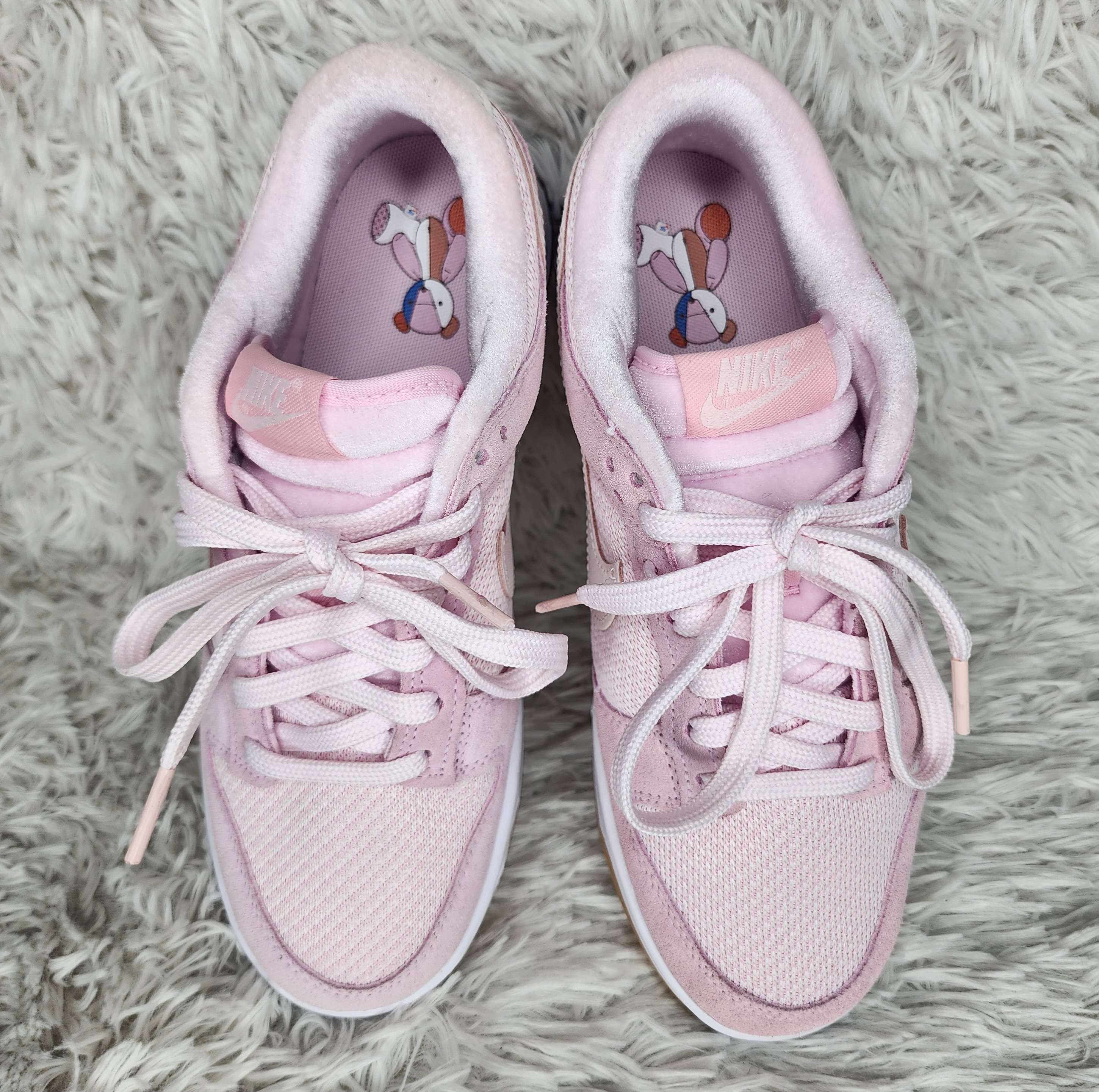 Nike DS Nike Woman Dunk Low Teddy Bear light soft pink 2022 Size US 7.5 / IT 37.5 - 5 Thumbnail