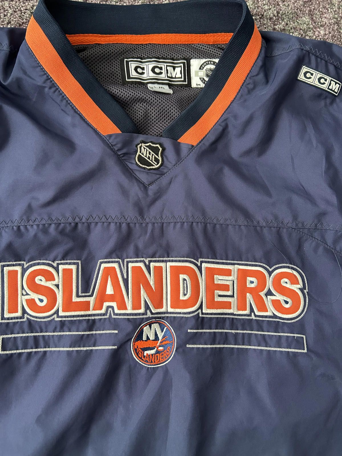 Ccm Vintage CCM x NHL New York Islanders Center Ice Pullover Size US L / EU 52-54 / 3 - 3 Thumbnail