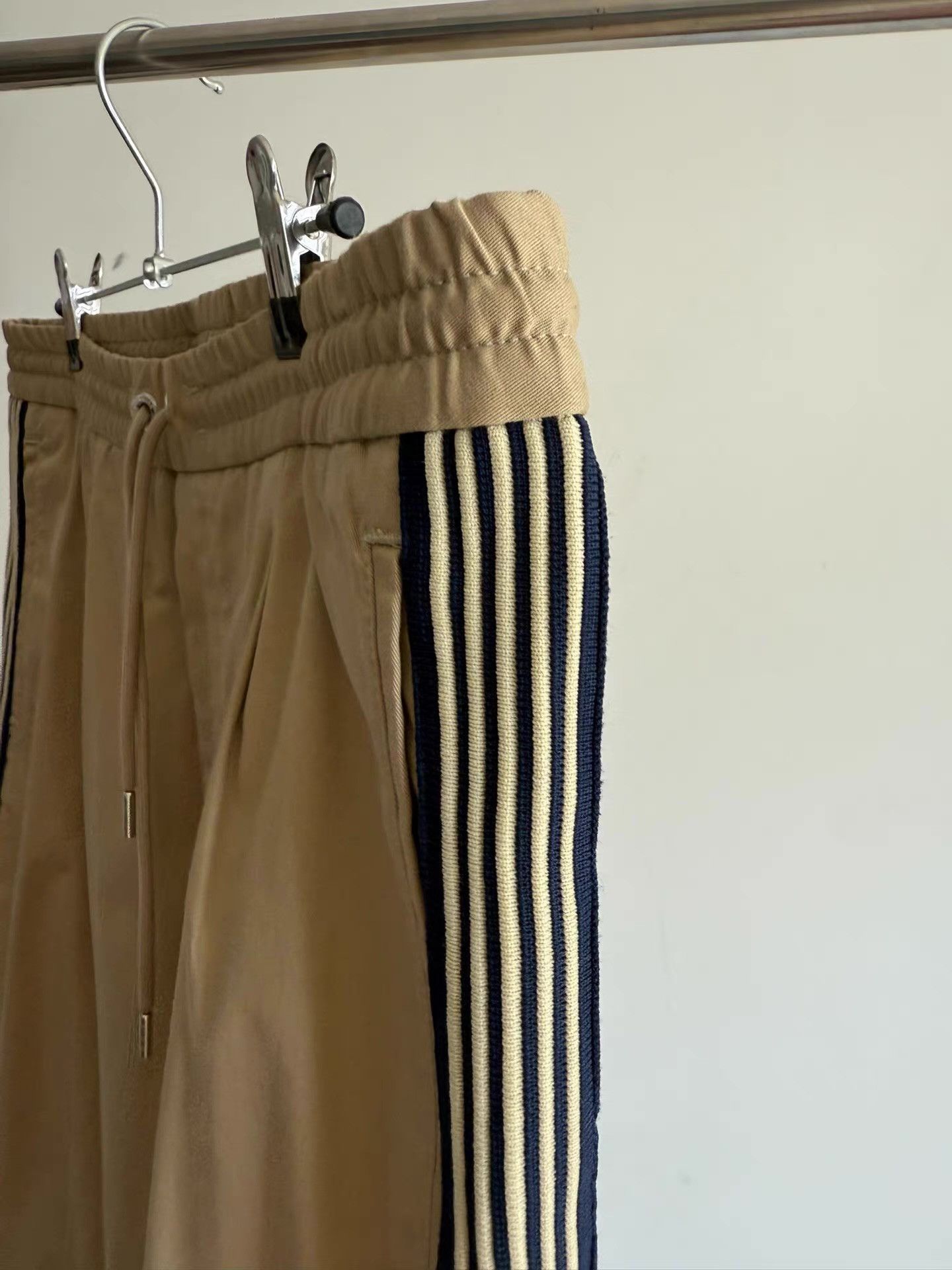 Moncler Moncler Khaki Cropped Trousers Q17 Size US 32 / EU 48 - 4 Thumbnail