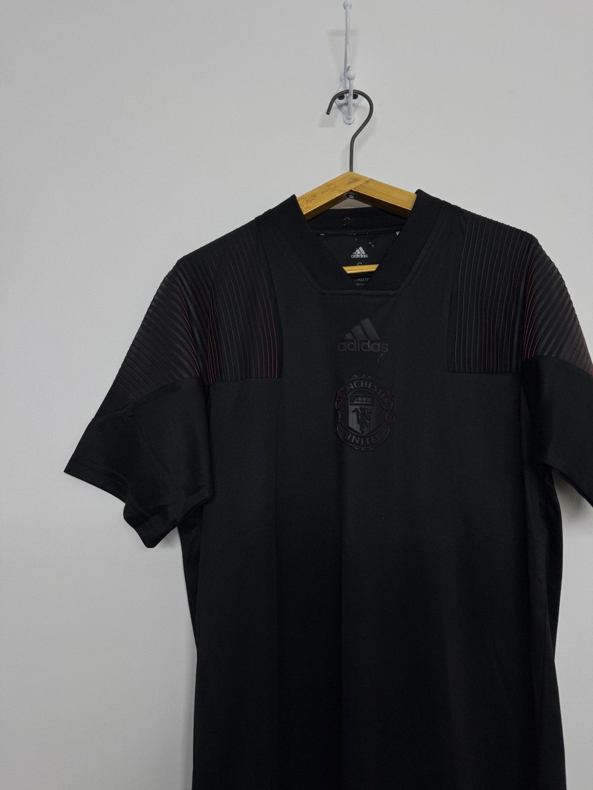 Adidas MANCHESTER UNITED 2018/2019 FOOTBALL SHIRT RETRO STYLE Size US S / EU 44-46 / 1 - 1 Thumbnail