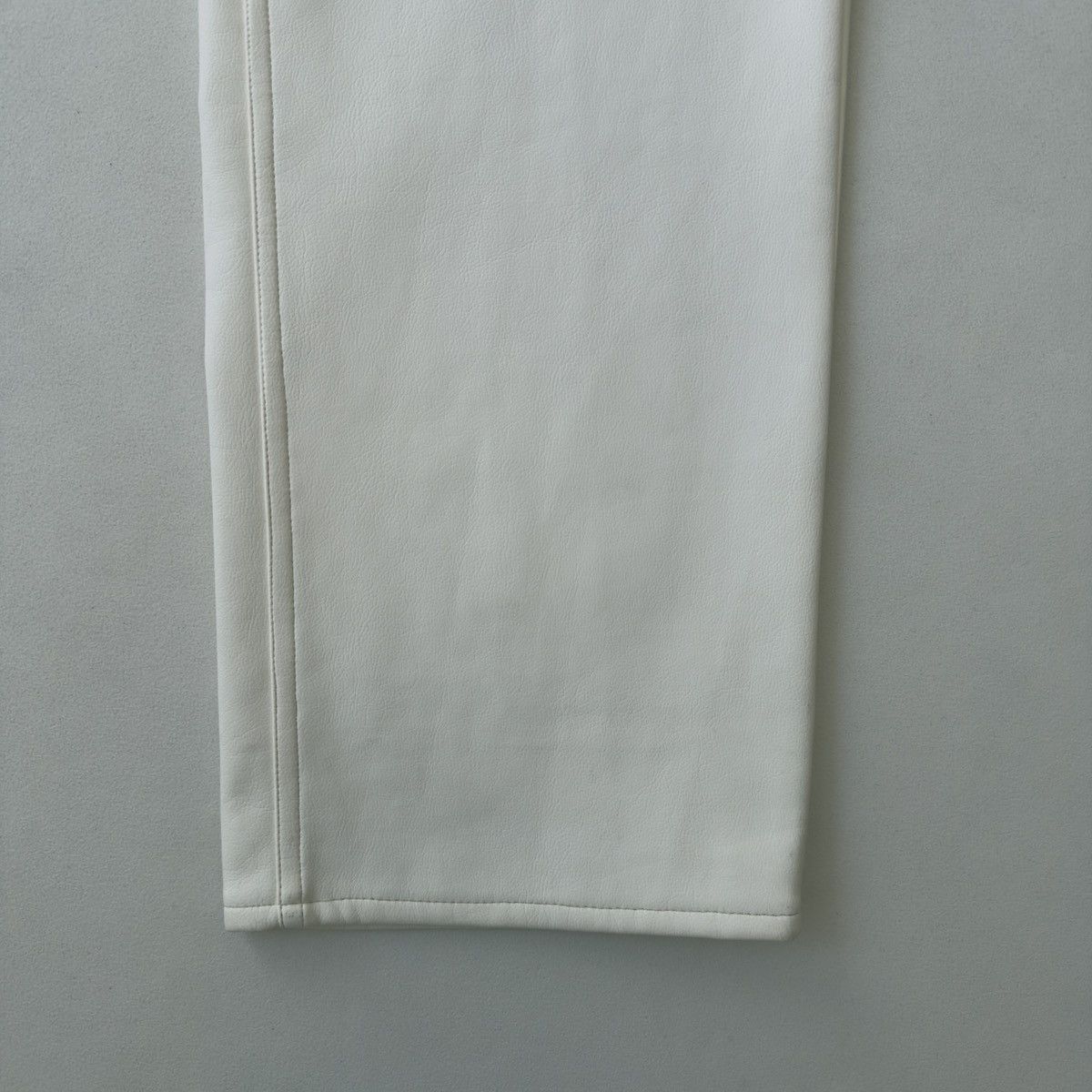 Helmut Lang 1980s Sample White Vegan Leather Pants Size US 30 / EU 46 - 13 Thumbnail