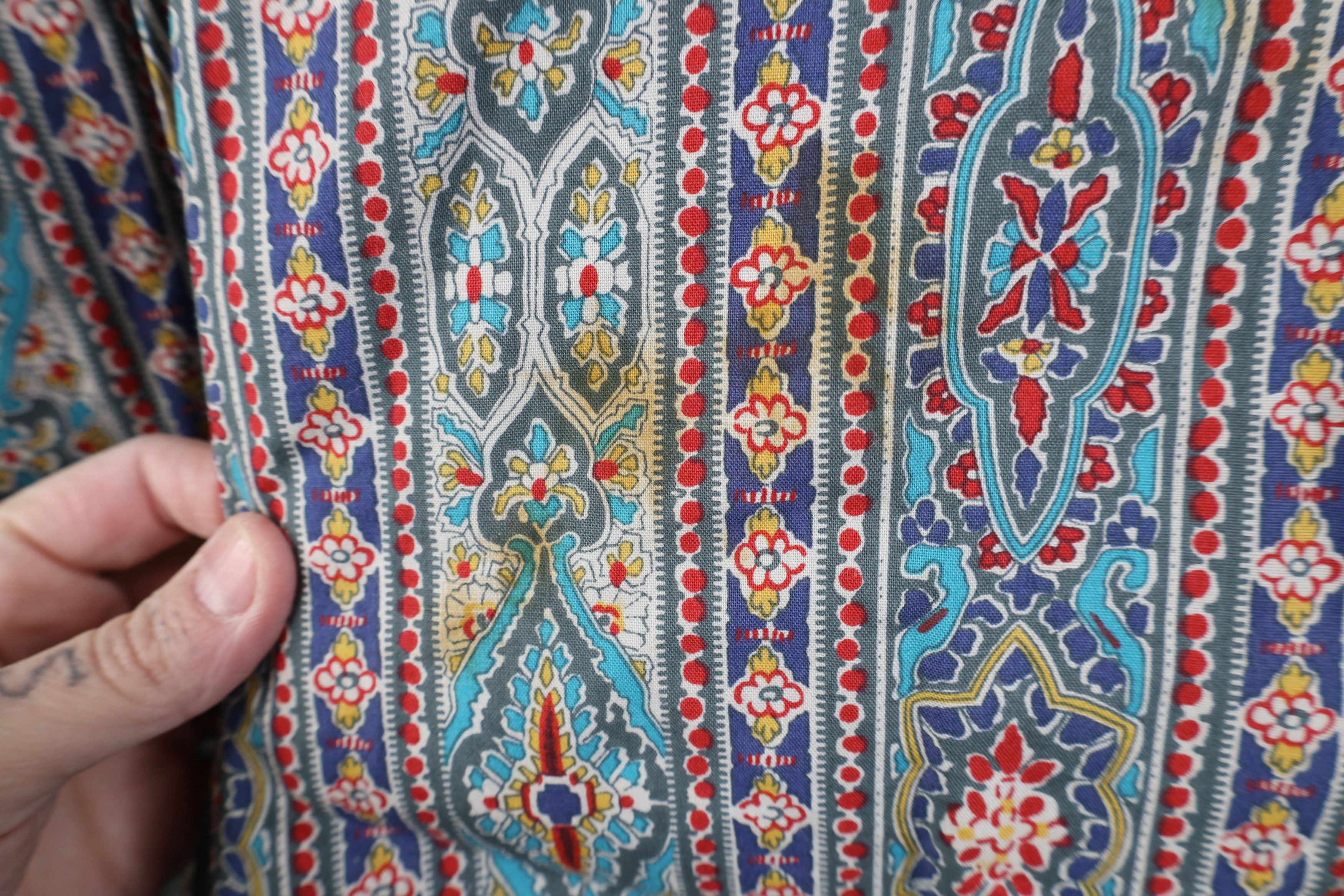 Vintage Vintage 90s Streetwear Tapestry Flower Collared Button Shirt Size US XL / EU 56 / 4 - 4 Thumbnail