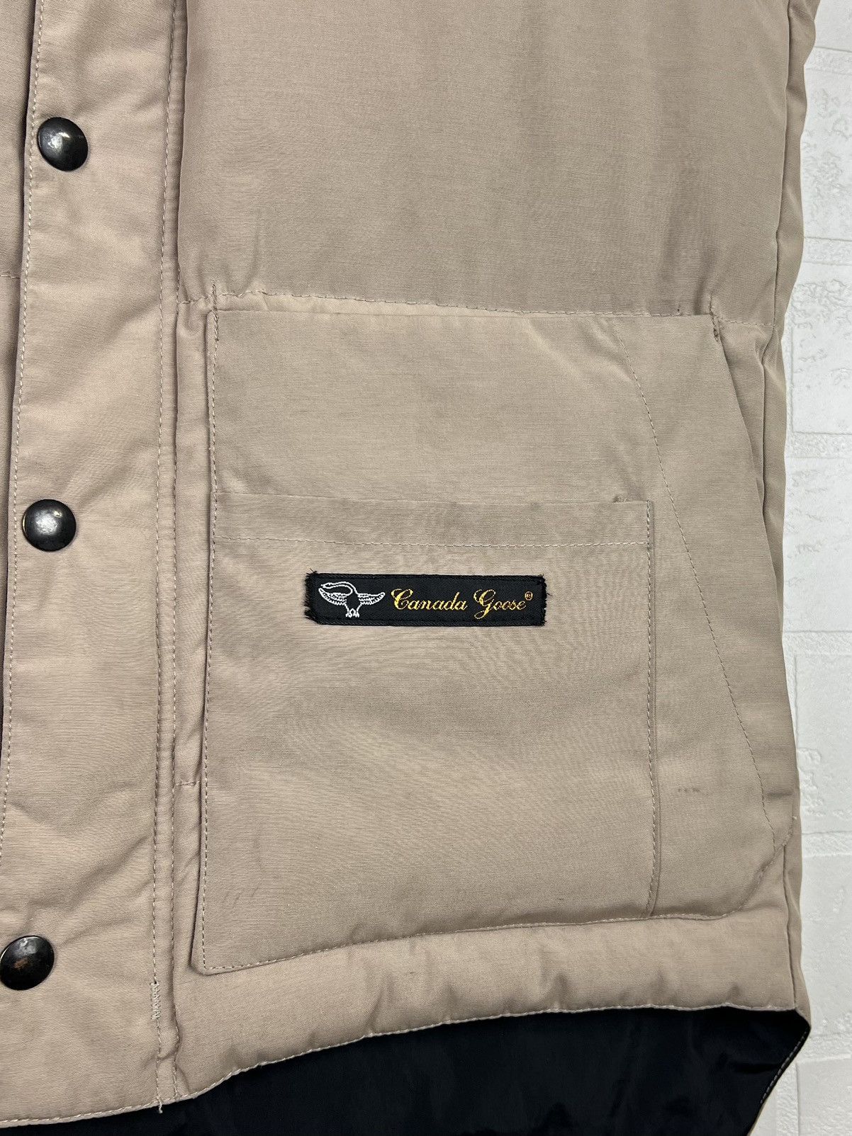 Canada Goose CANADA GOOSE Down Vest Logo Vintage Beige Men's Size US S / EU 44-46 / 1 - 7 Thumbnail