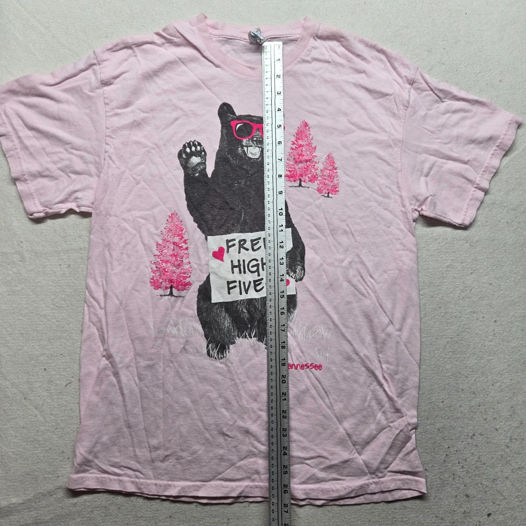 Vintage Tennessee Bear Free High Fives T Shirt Funny Greeting Joke Pink Cotton Blend Women's L Shirt Mens Women? Size L / US 10 / IT 46 - 5 Thumbnail