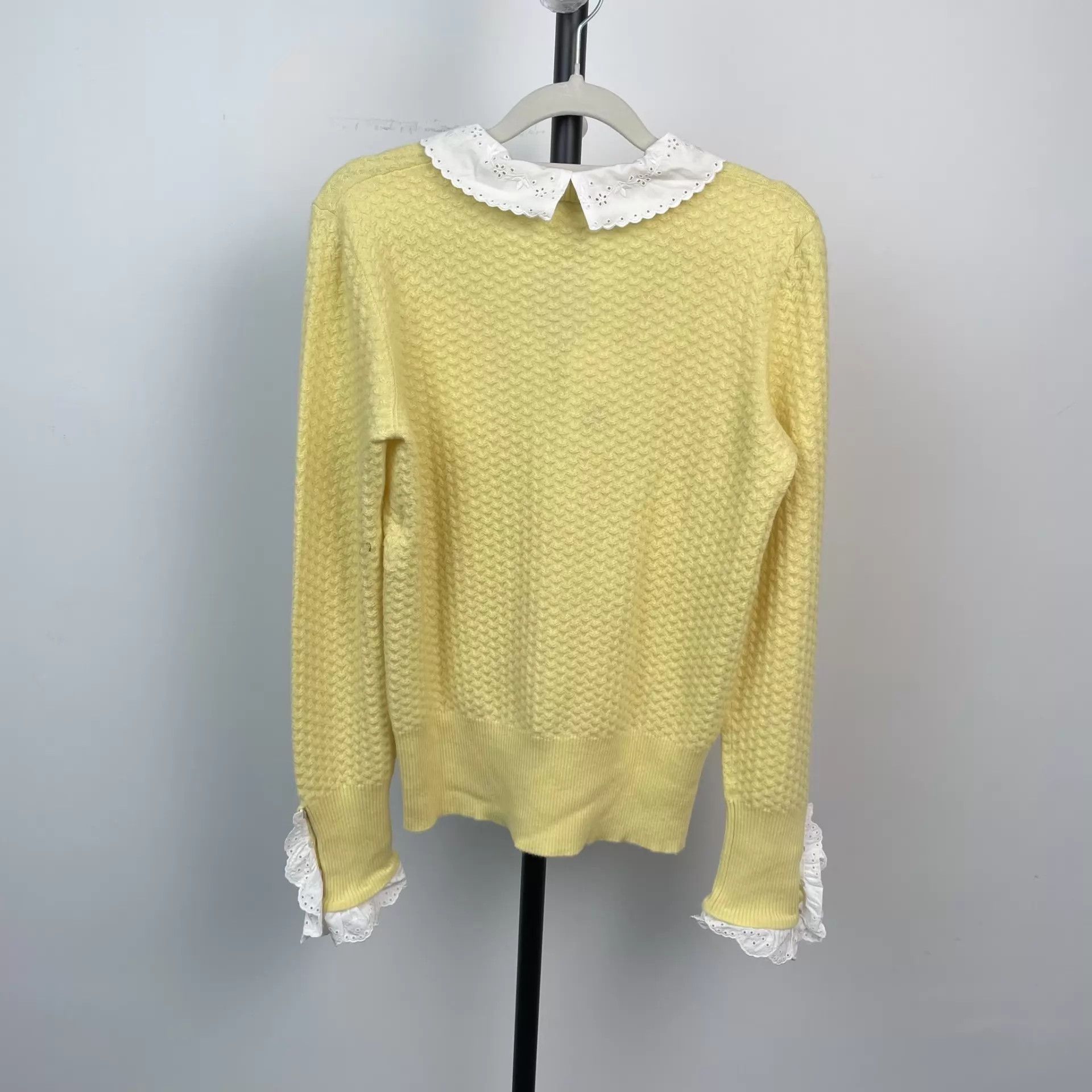 Chanel Chanel 24A Lemon-White Lace Trim V-Neck Cashmere Top 34 Size XS / US 0-2 / IT 36-38 - 2 Thumbnail