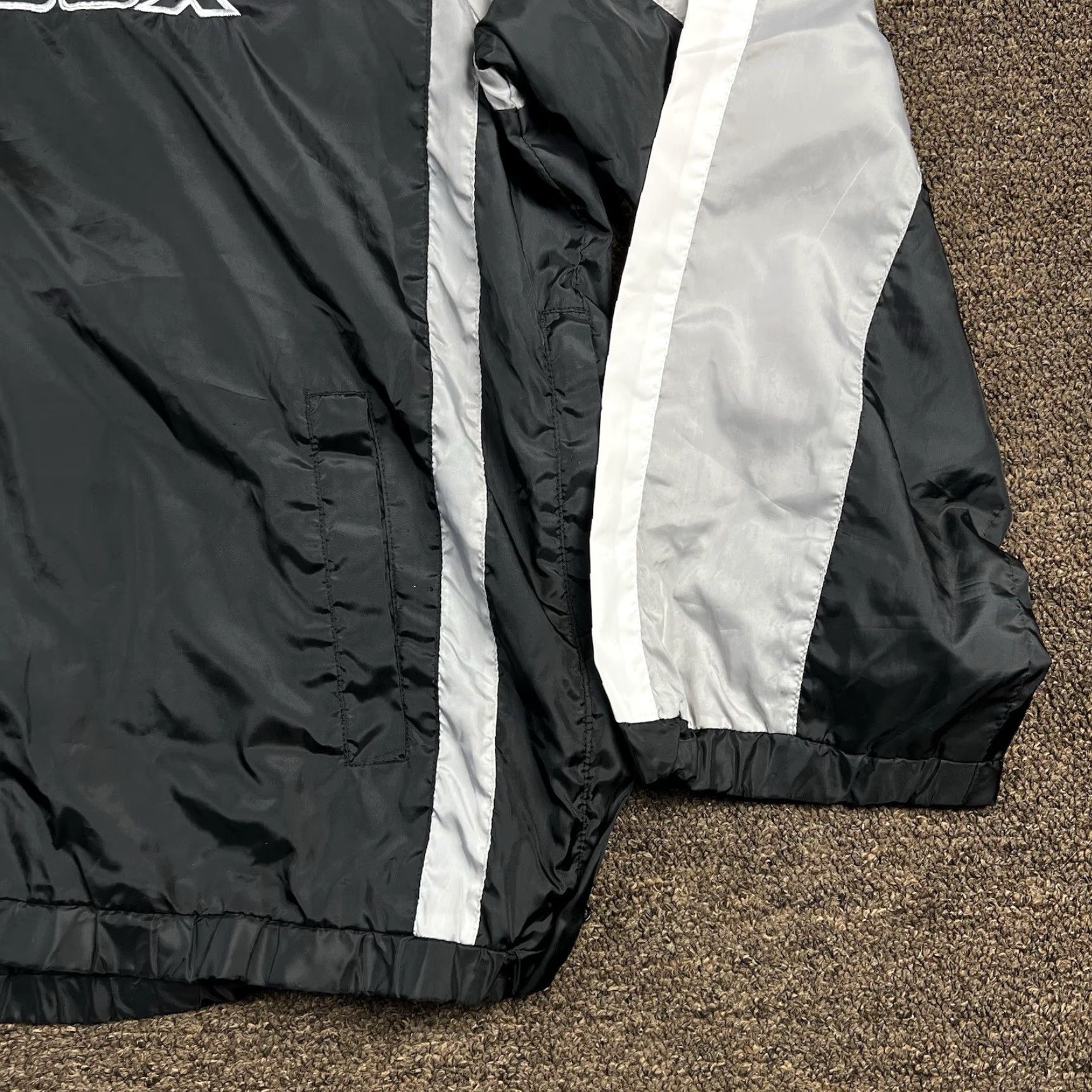 Vintage VINTAGE White Sox Windbreaker Jacket XL Embroidered Logo Baseball Sports Pockets Mens Size US XL / EU 56 / 4 - 5 Thumbnail