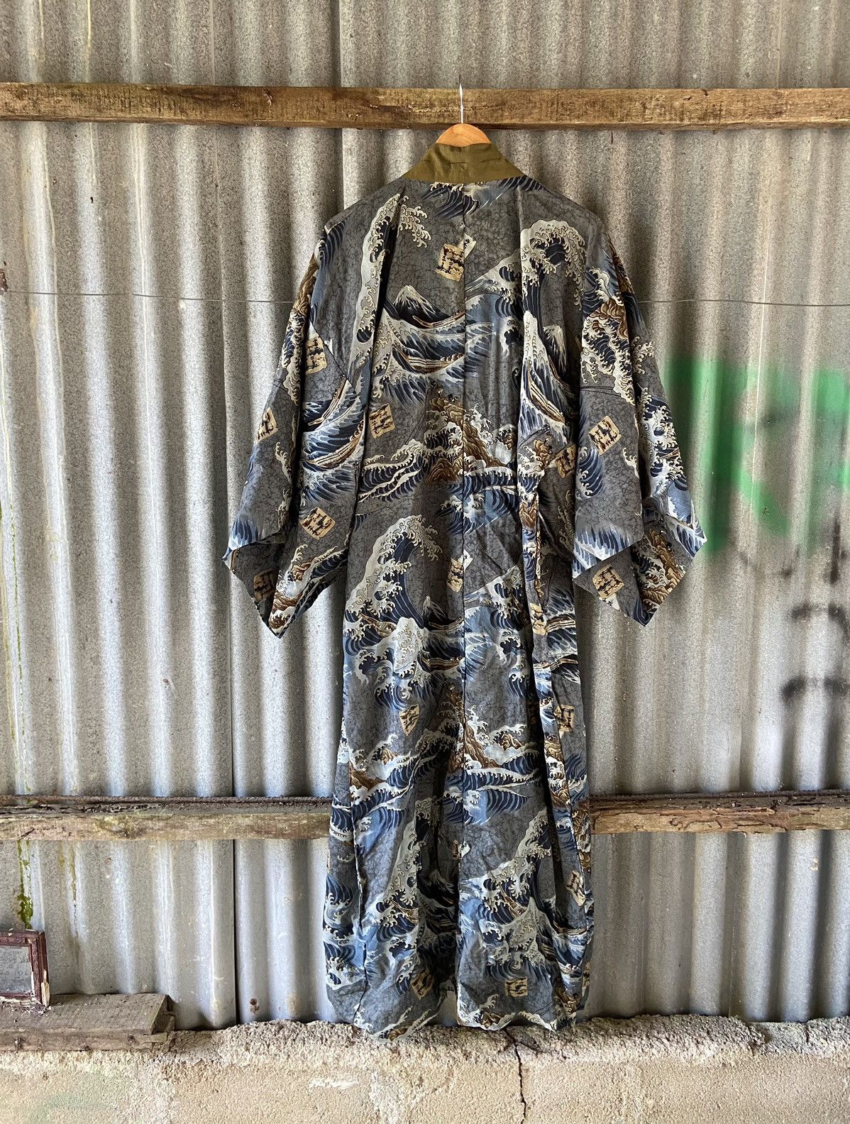 Komono Vintage Japanese Kimono Robe Great Wave Hokusai Yukata Haori Size US M / EU 48-50 / 2 - 5 Thumbnail