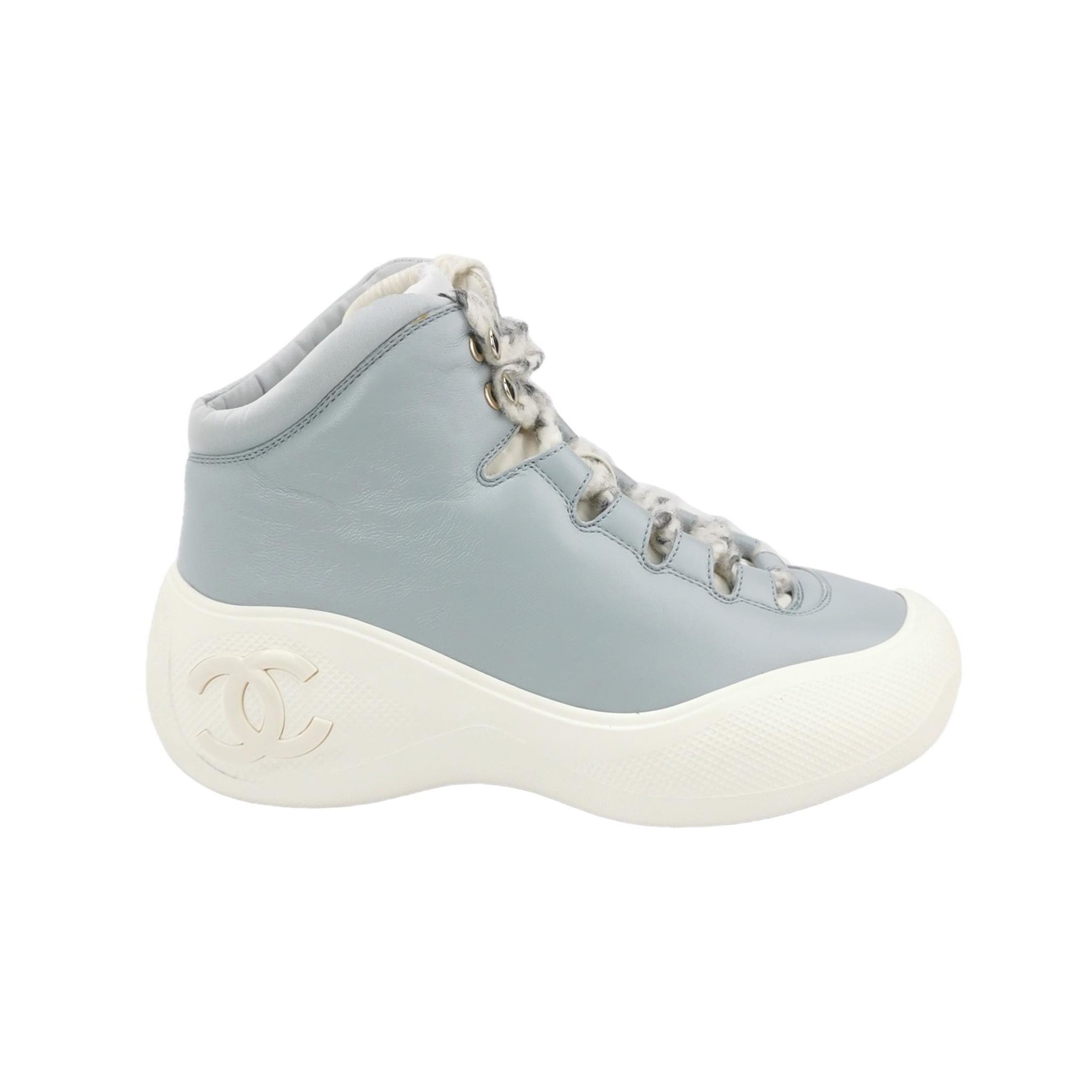 Chanel Chanel Women 6 Lowtop Sneakers Size US 6 / IT 36 - 1 Thumbnail