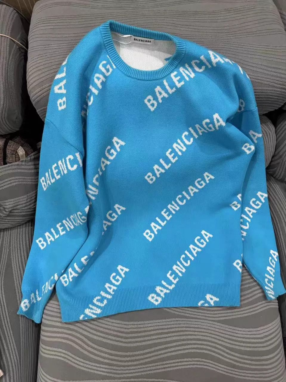 Balenciaga Balenciaga M Size Sweater Size M / US 6-8 / IT 42-44 - 1 Thumbnail