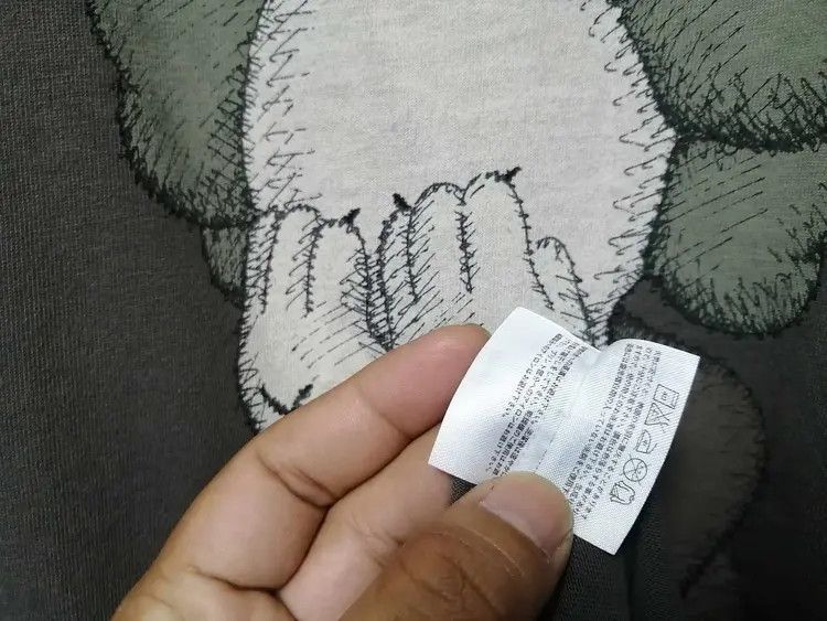 Kaws × Uniqlo × Vintage 🔥 Rare 🔥 Vintage kaws Very Rare Size US L / EU 52-54 / 3 - 6 Thumbnail