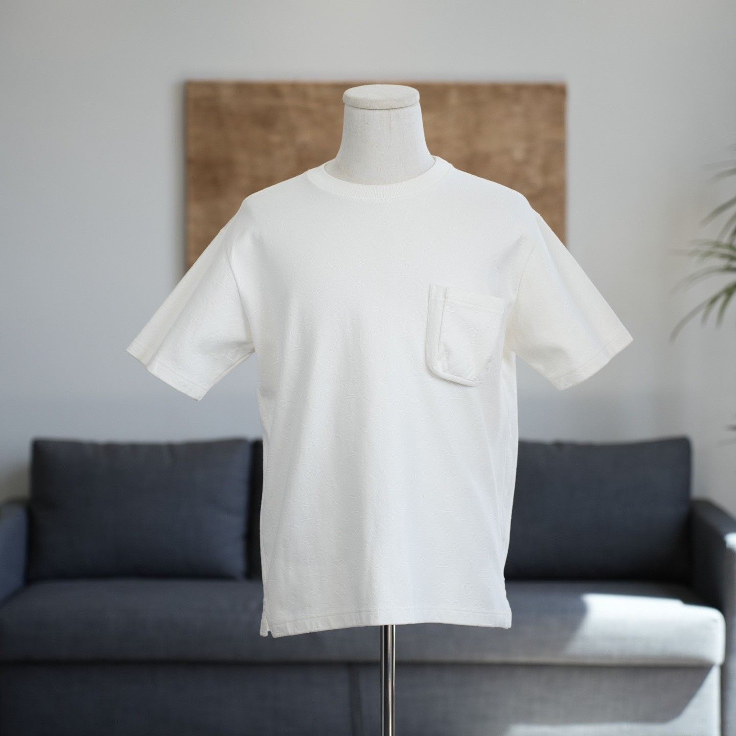 Louis Vuitton Louis Vuitton White T-Shirt l Men Size US L / EU 52-54 / 3 - 1 Thumbnail