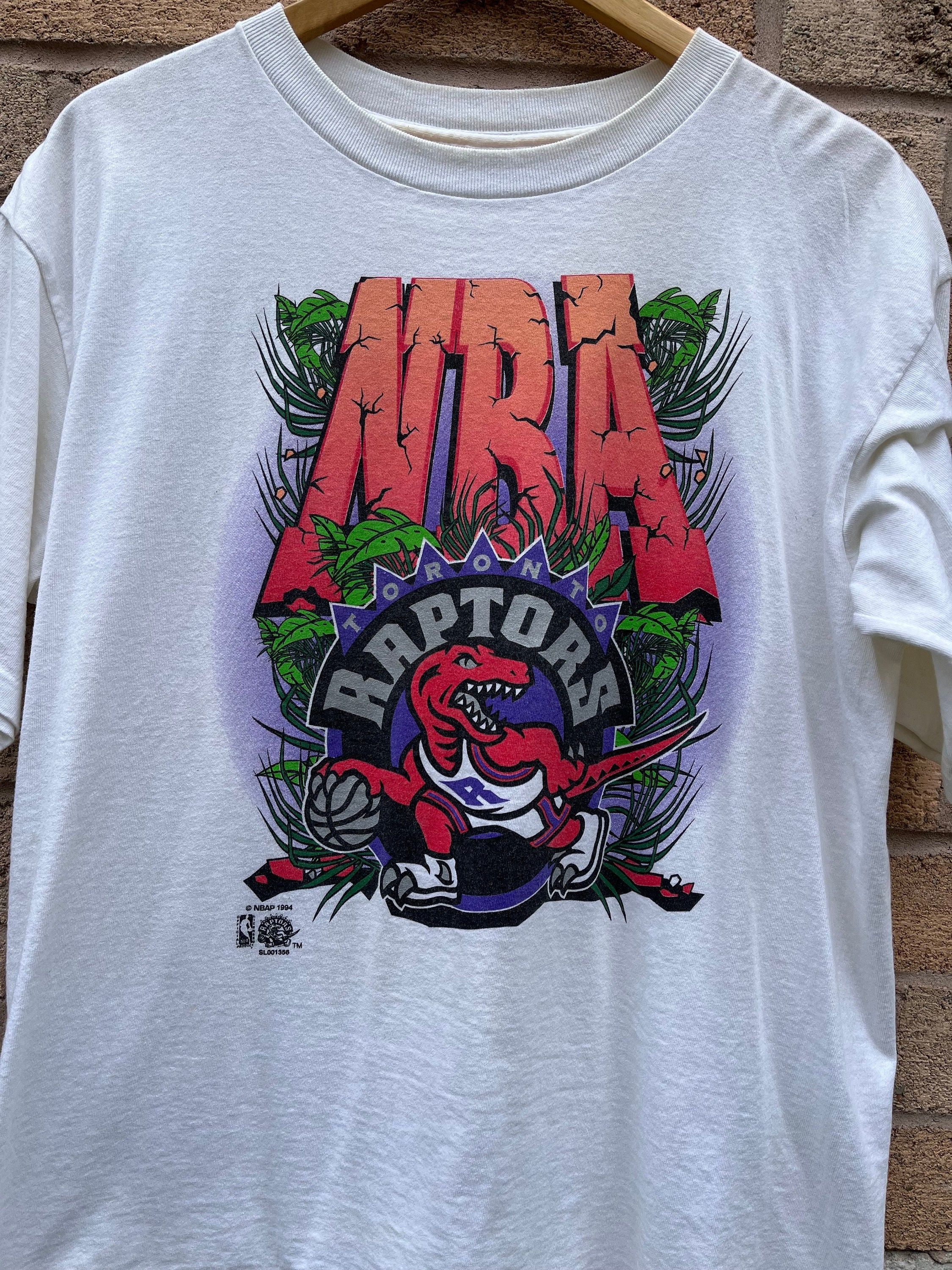 Vintage Vintage Toronto Raptors 1994 Inagural Season T-shirt Size US L / EU 52-54 / 3 - 2 Thumbnail