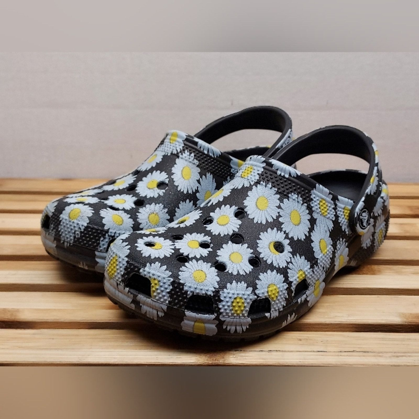 Crocs CROCS Womens Daisy Print Clog Sandals Size 8 Size US 8 / IT 38 - 2 Thumbnail