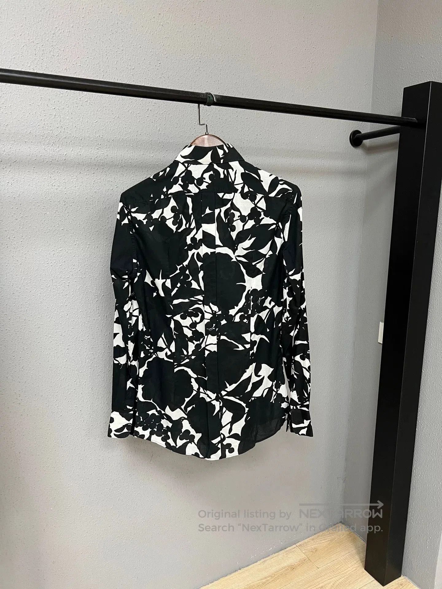 black and white D&G shirt.