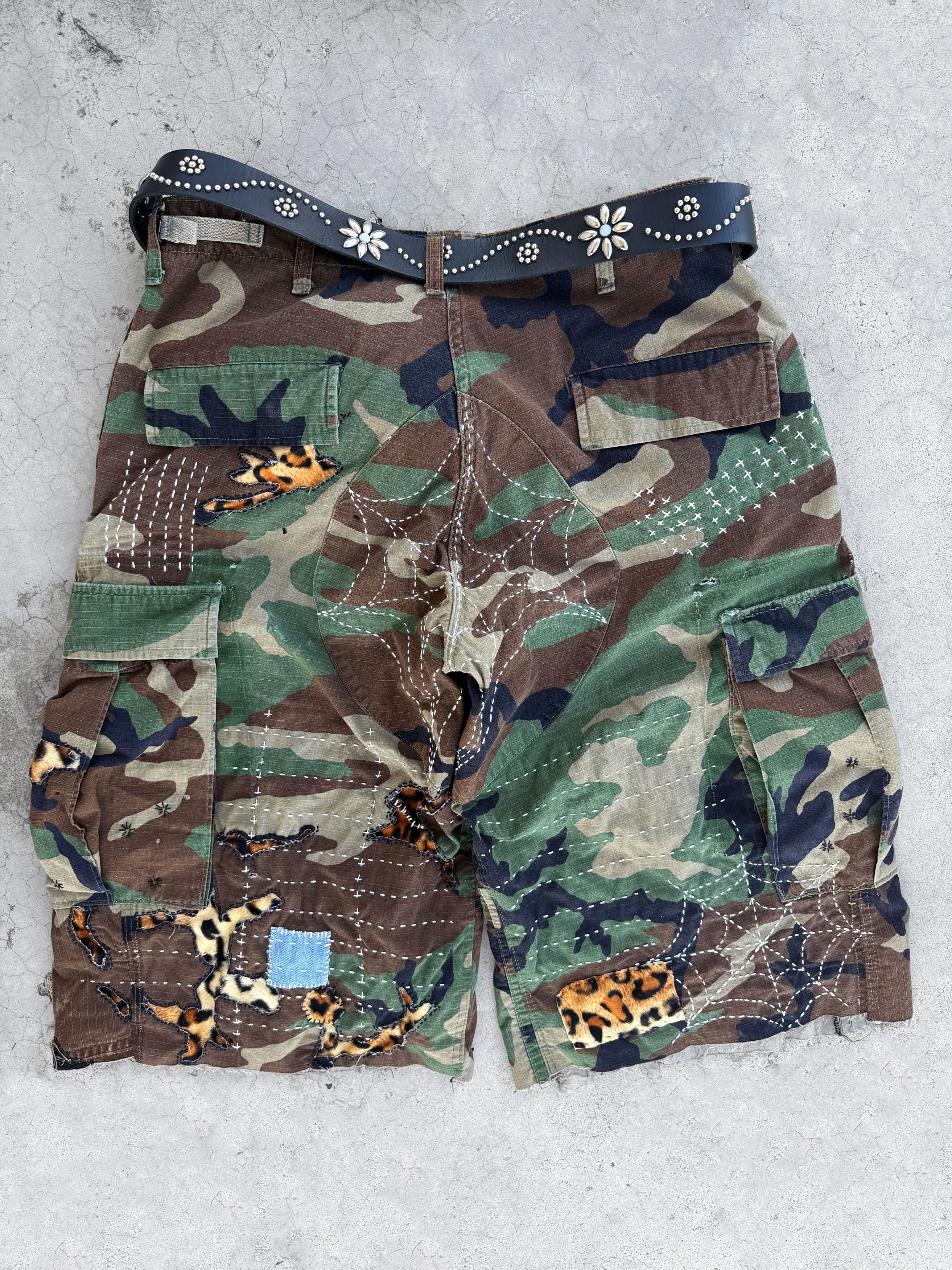 Japanese Brand 1995s VINTAGE CAMO CARGO SASHIKO PATCH SHORTS Size US 34 / EU 50 - 16 Thumbnail