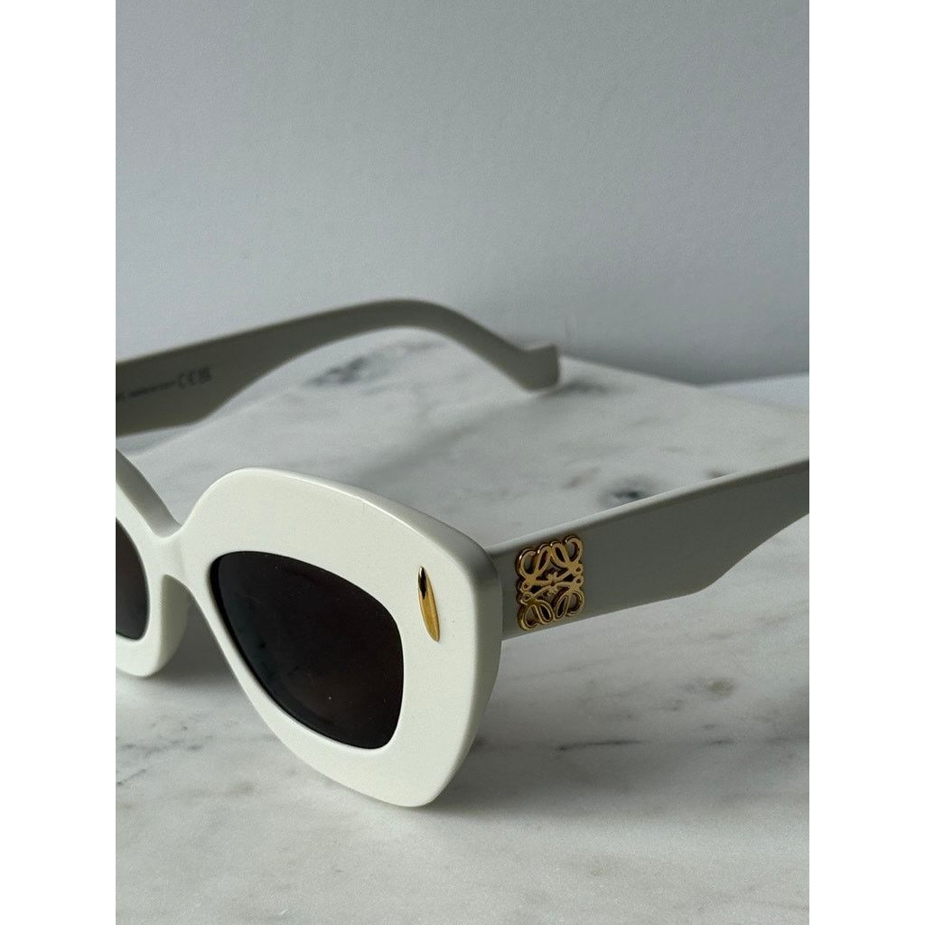 Loewe NEW Loewe LW40127I Anagram Thick Sunglasses in White Size ONE SIZE - 4 Thumbnail
