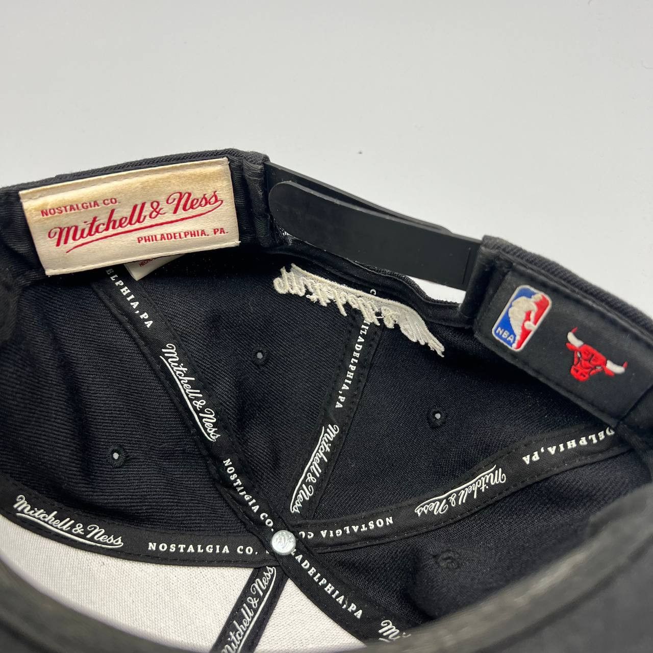 Mitchell & Ness Chicago Bulls Hat Men Mitchell & Ness NBA Snap Back Cap Size ONE SIZE - 6 Thumbnail