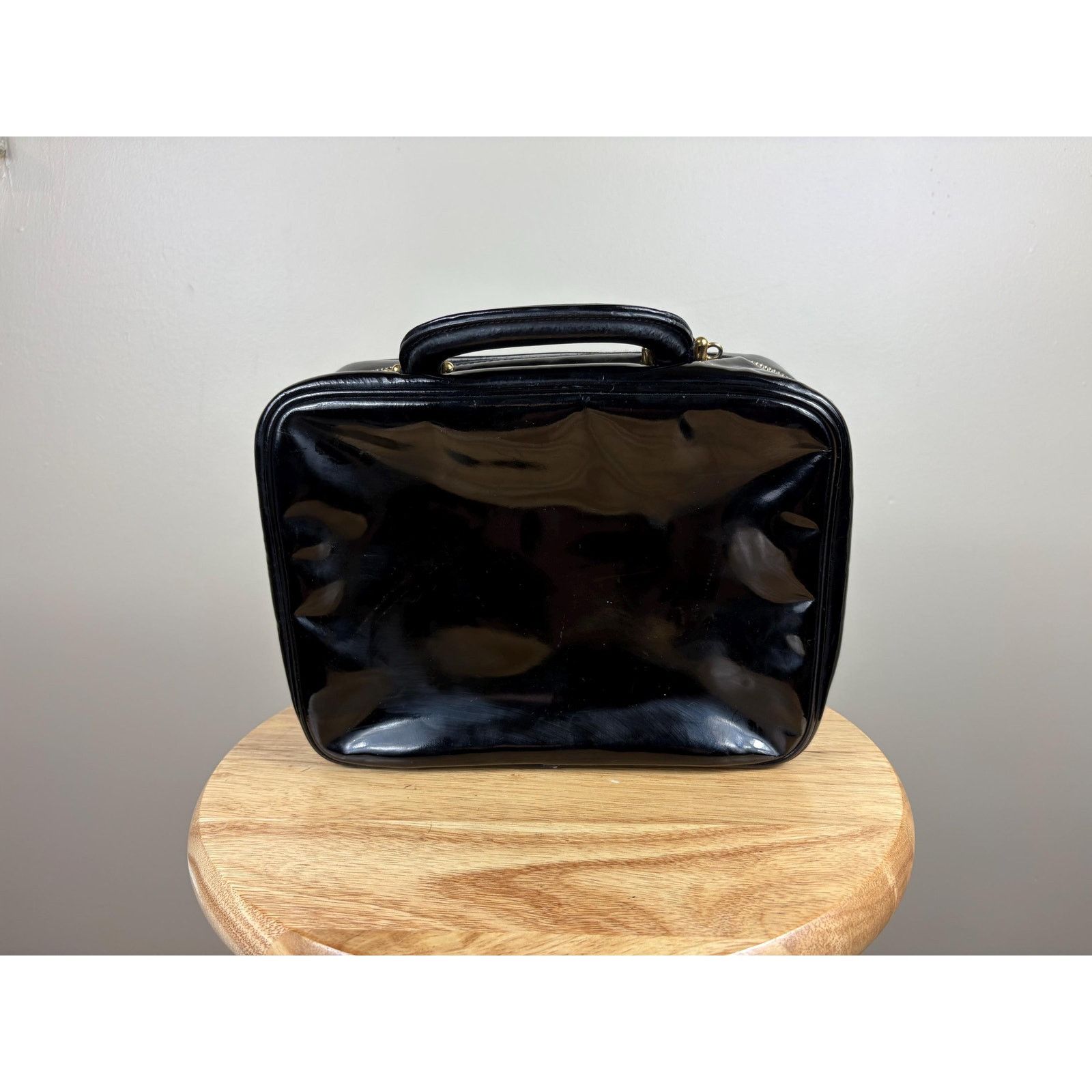 Chanel Authentic Chanel Vintage Patent Leather Black CC Vanity Case Size ONE SIZE - 4 Thumbnail