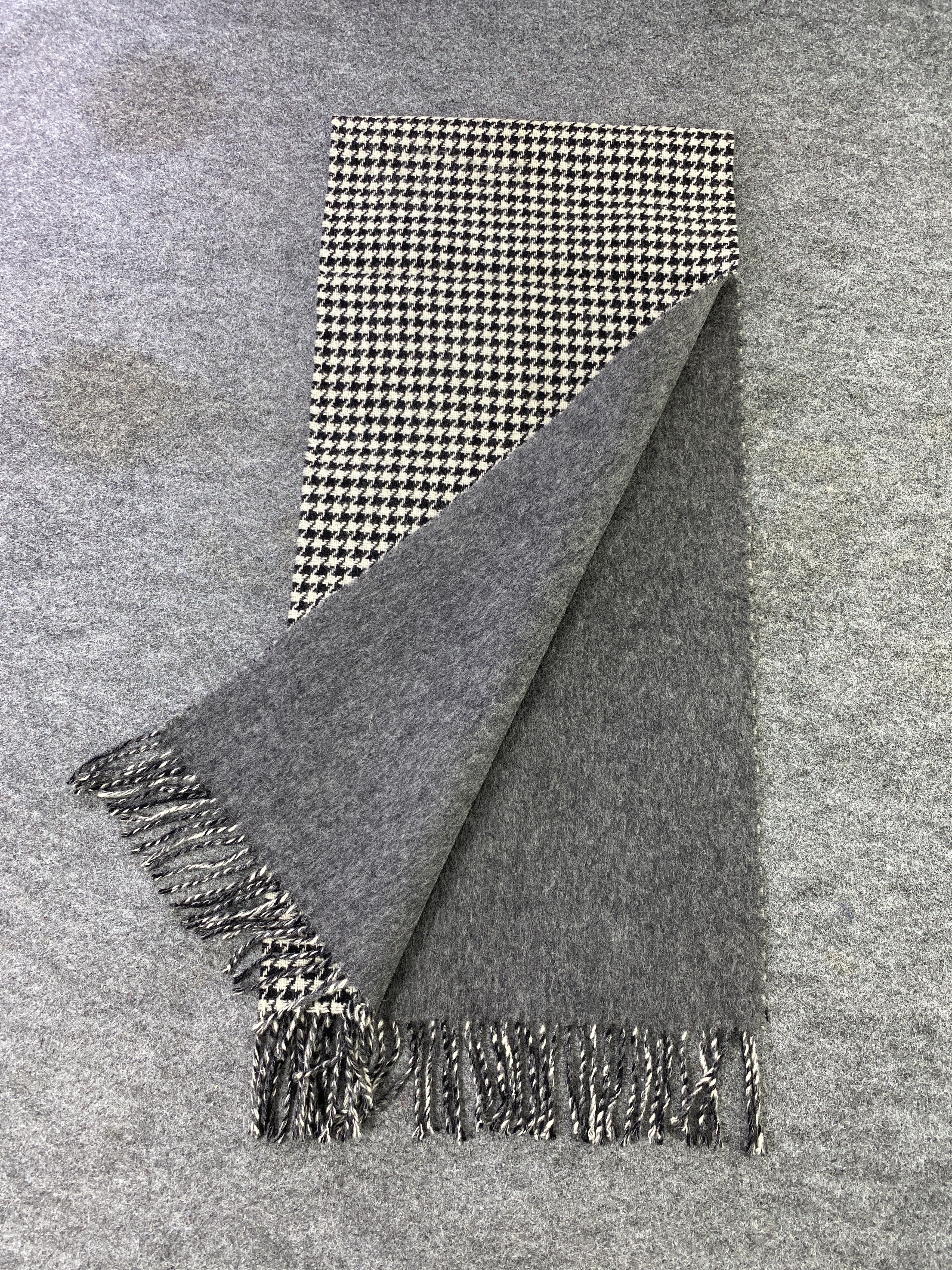 Calvin Klein Calvin Klein Scarf / Muffler / Neckwear -T618 Size ONE SIZE - 3 Thumbnail