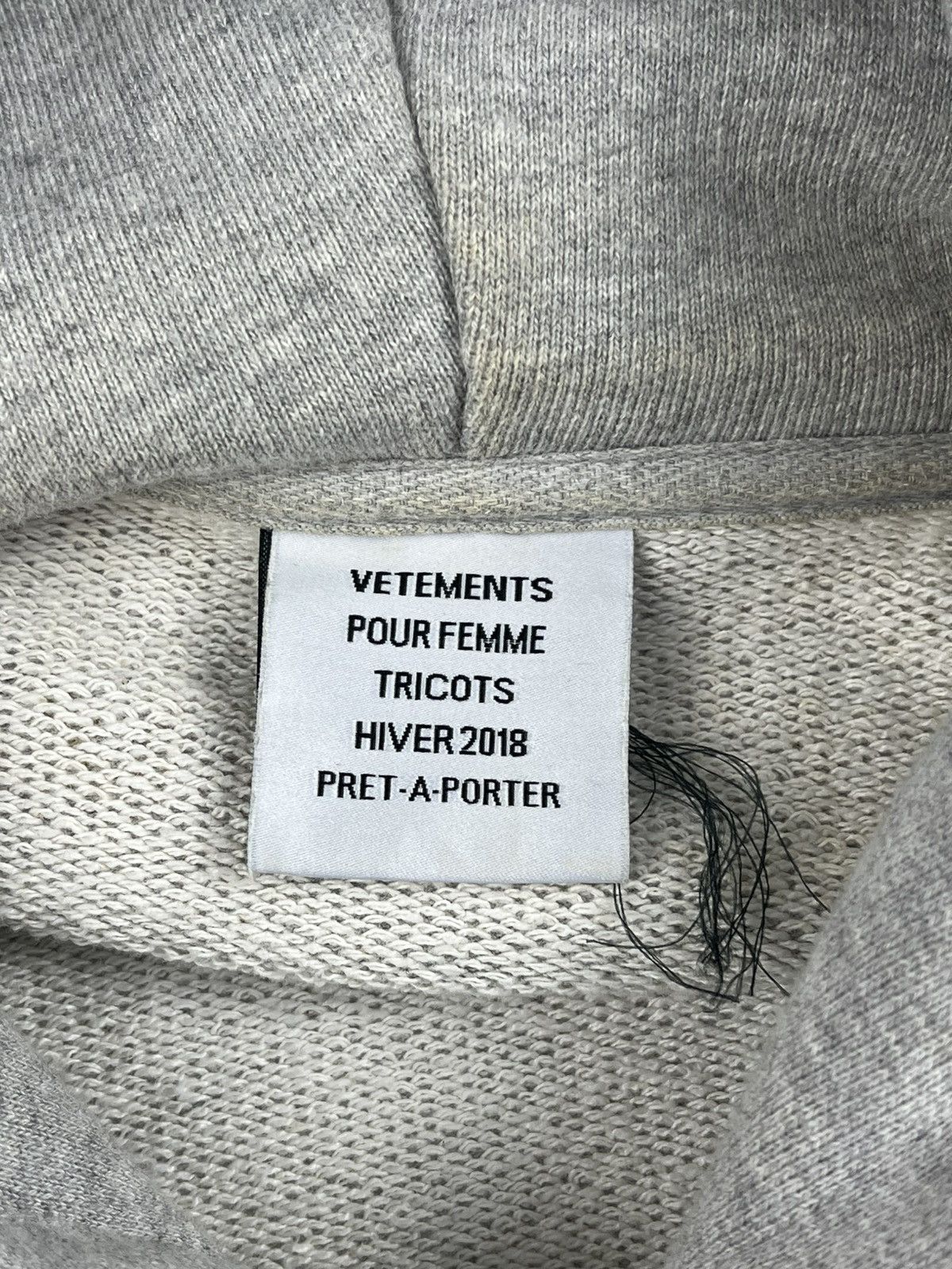 Vetements AW18 Vetements Misplaced Logo Cropped Hoodie Grey Size US S / EU 44-46 / 1 - 9 Thumbnail