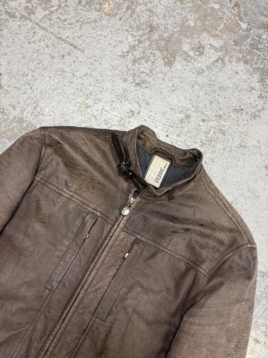 Gianfranco Ferre 2000s Gianfranco Ferré Biker Textured Brown Leather Jacket Size US S / EU 44-46 / 1 - 4 Thumbnail