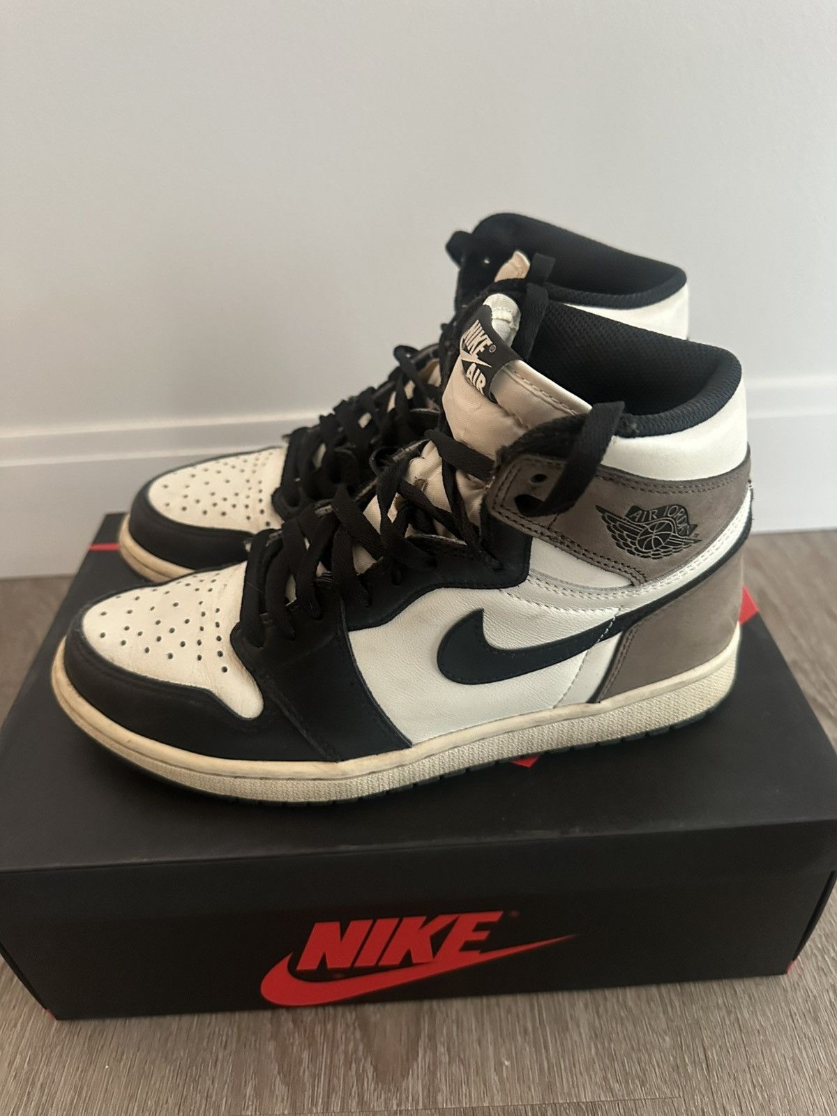 Nike Nike air Jordan 1 mochas size 7.5 with box Size US 7.5 / IT 37.5 - 5 Thumbnail