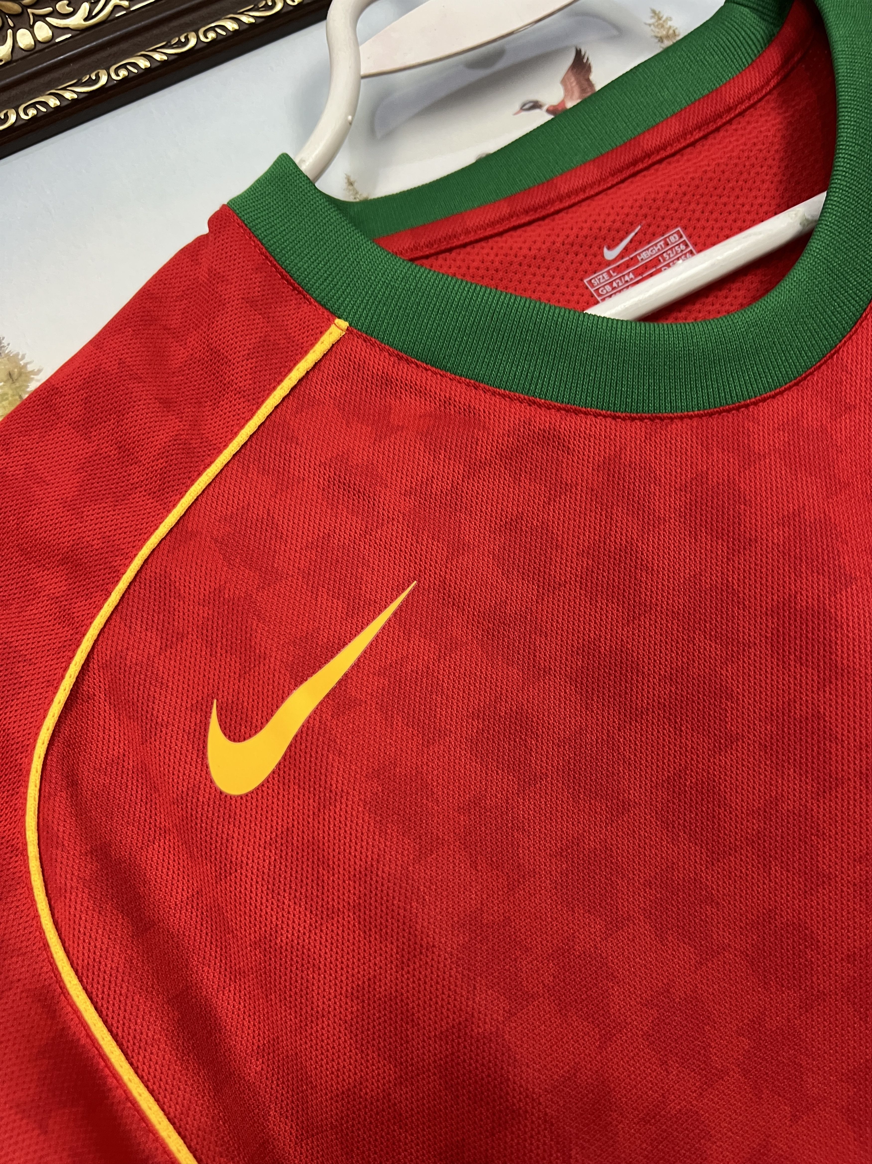 Nike Portugal Home football shirt 2004 Soccer Nike Jersey Mens Size US L / EU 52-54 / 3 - 4 Thumbnail