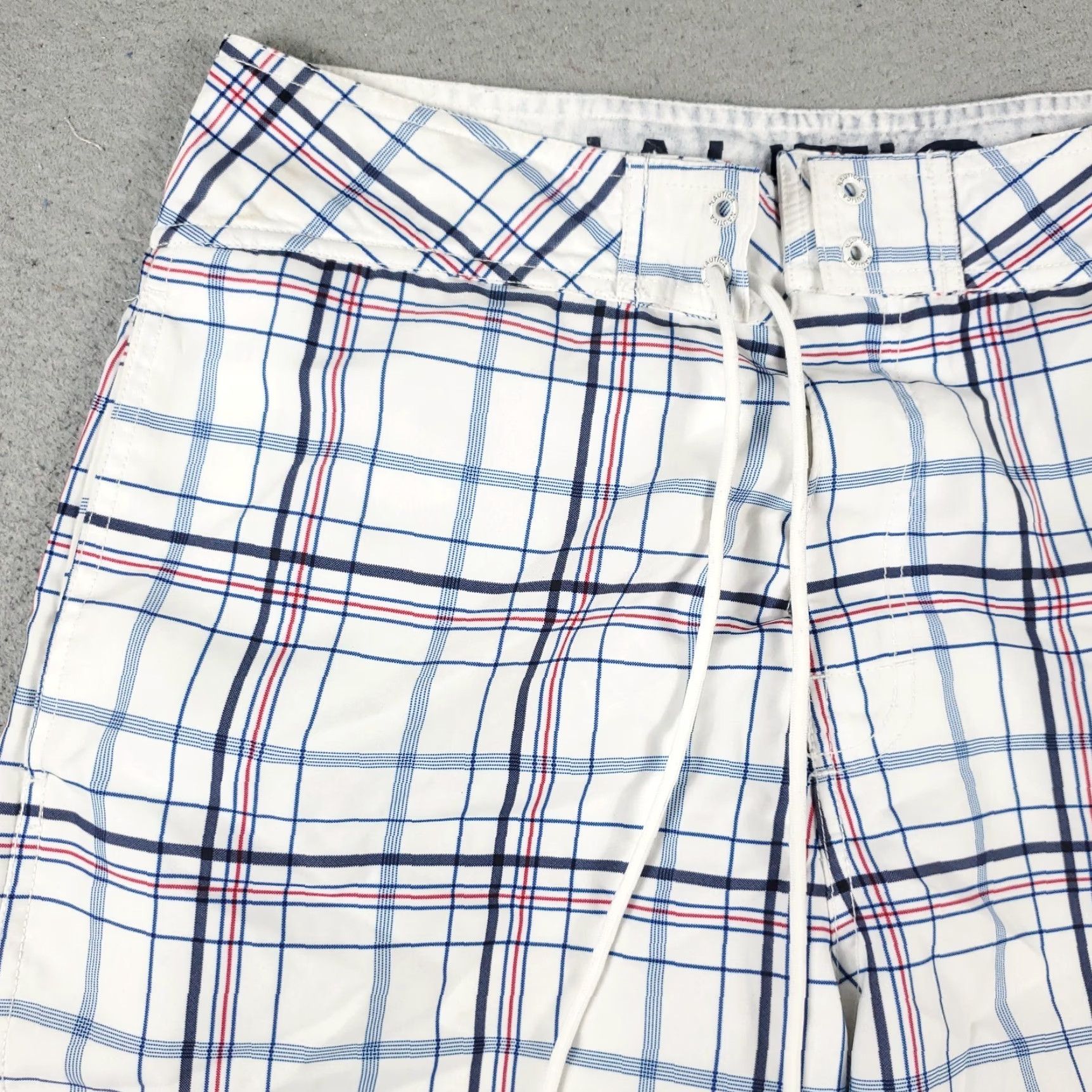Nautica Nautica Shorts 32 White Blue Plaid Tropical Beach Surf Trunks Mens Bottom Navy? Size US 32 / EU 48 - 2 Thumbnail