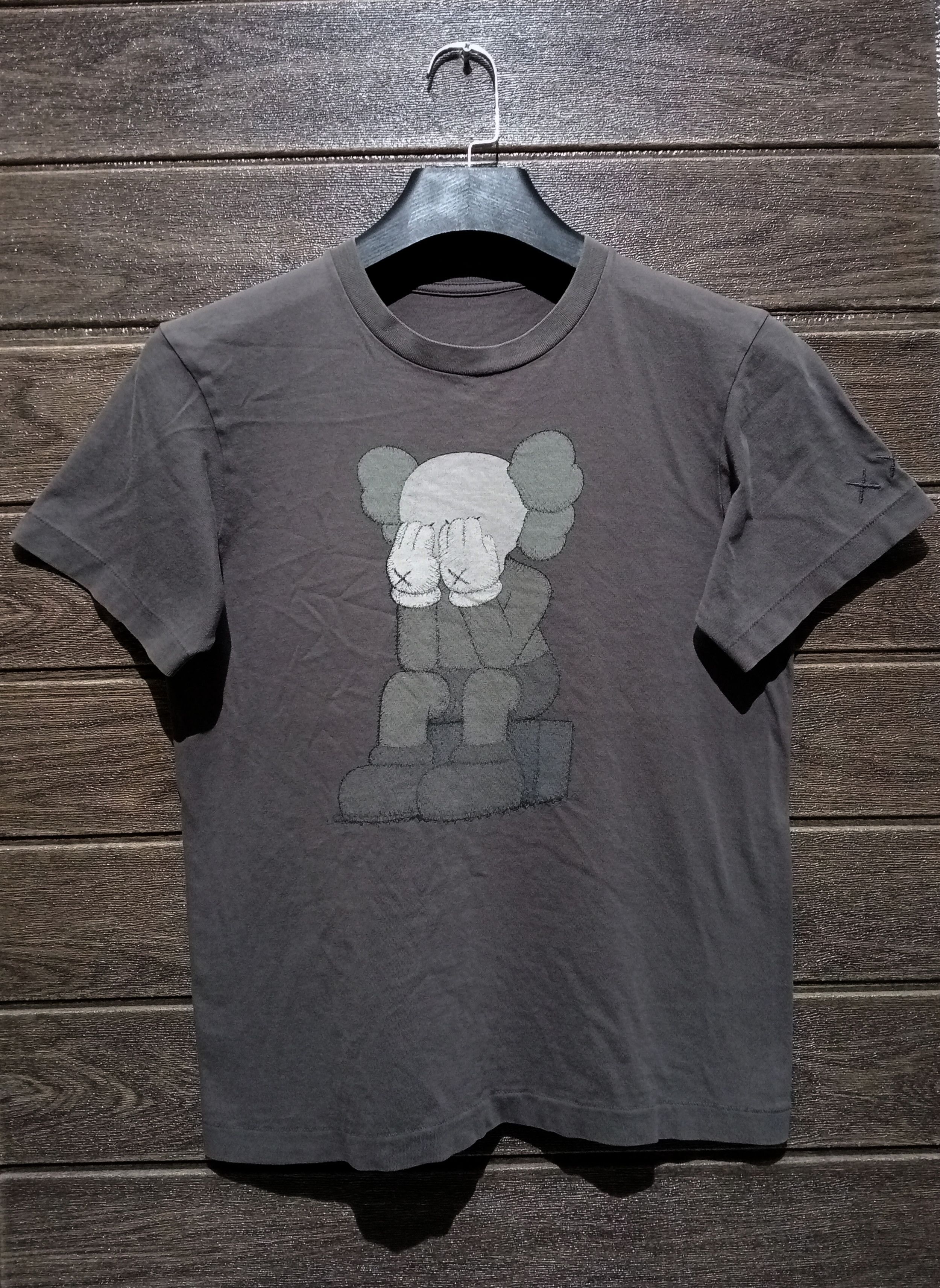 Kaws KAWS Uniqlo Passing Through Single Stitch Tee Size US S / EU 44-46 / 1 - 1 Thumbnail