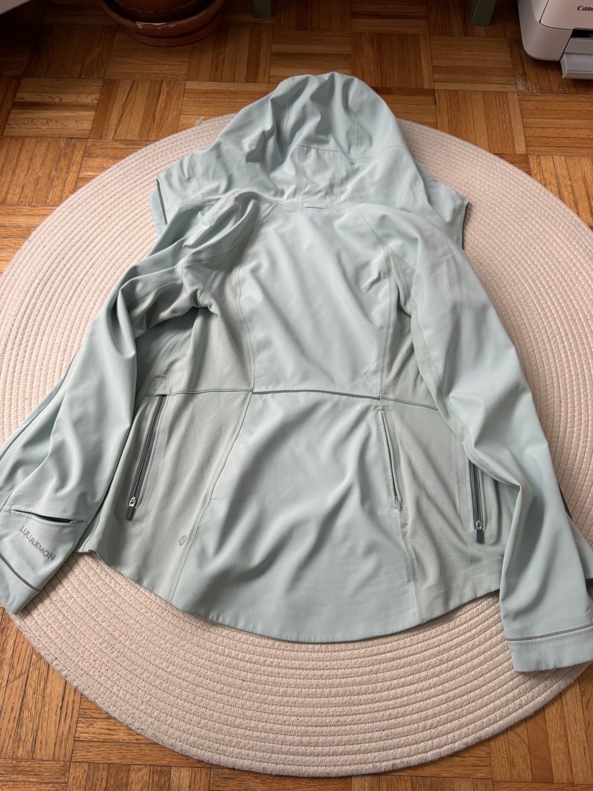 Lululemon Lululemon Cross Chill Jacket in Hazy Jade size 4 Size S / US 4 / IT 40 - 6 Thumbnail