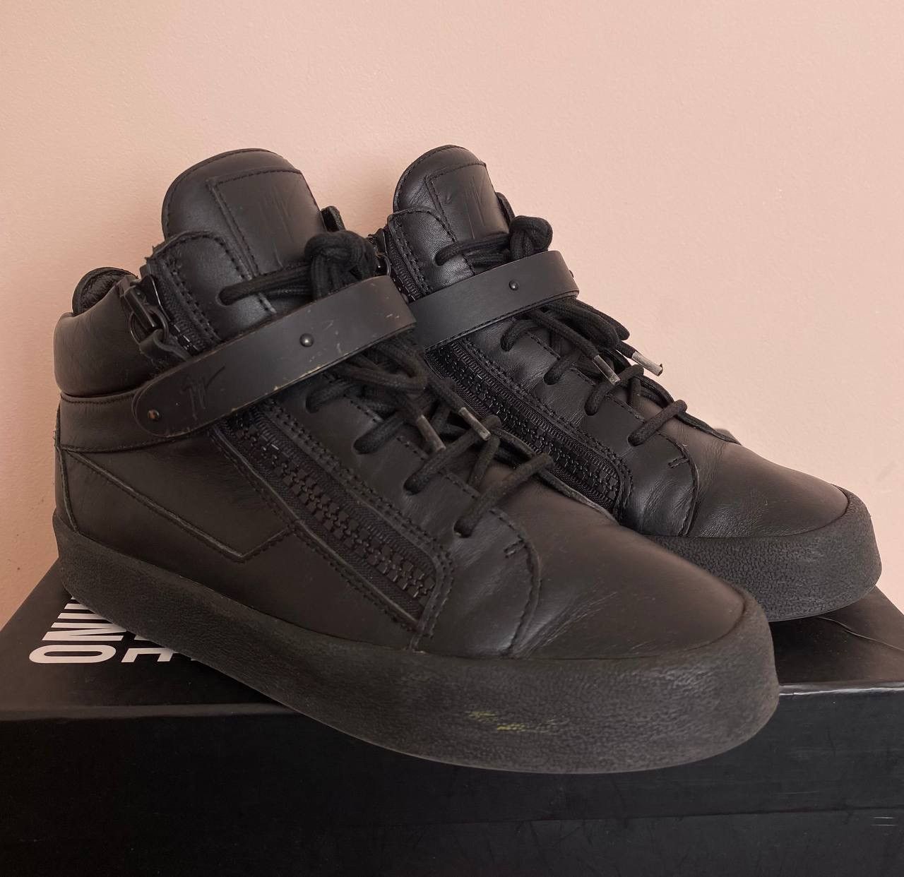 Giuseppe Zanotti Giuseppe Zanotti May London Black Size 38.5 Size US 6 / EU 39 - 2 Thumbnail