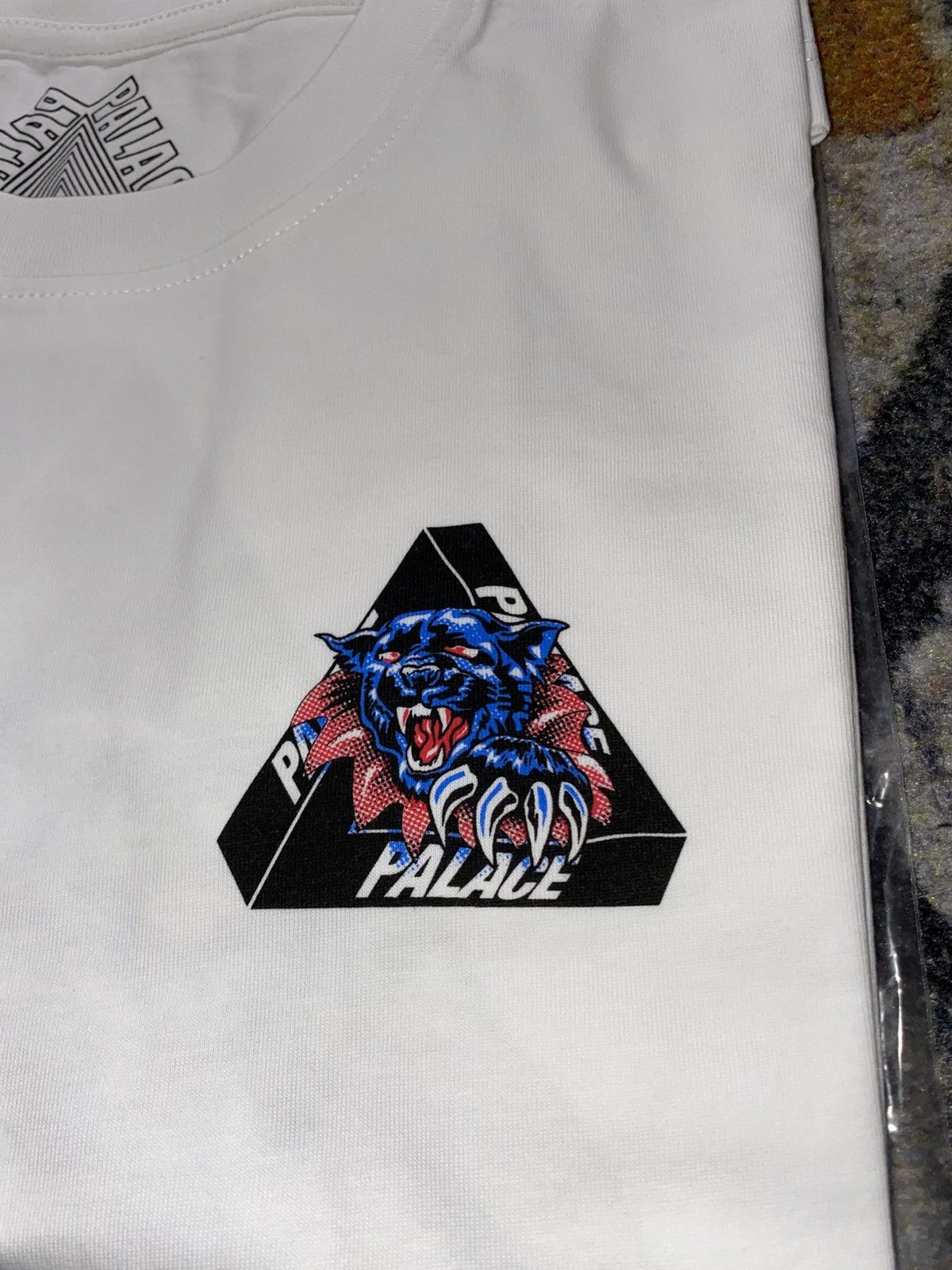 Palace Palace Ripped T-Shirt White Size US XL / EU 56 / 4 - 3 Thumbnail