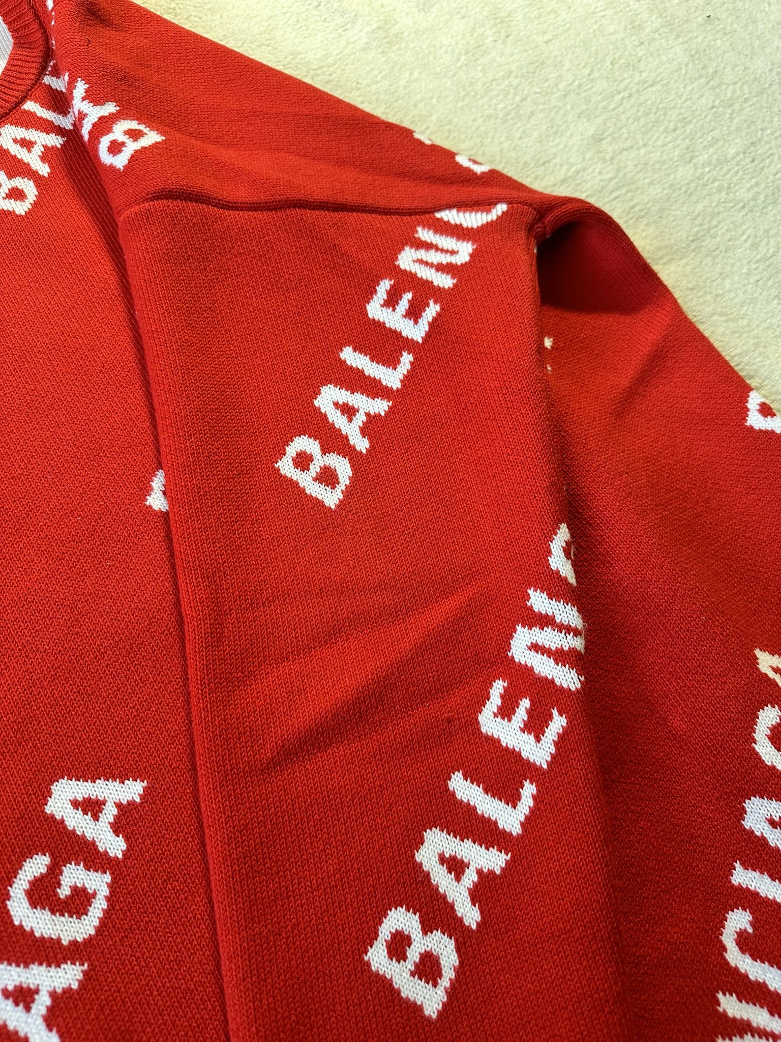 Balenciaga Balenciaga Sweater Allover Logo Red Size US XS / EU 42 / 0 - 6 Thumbnail