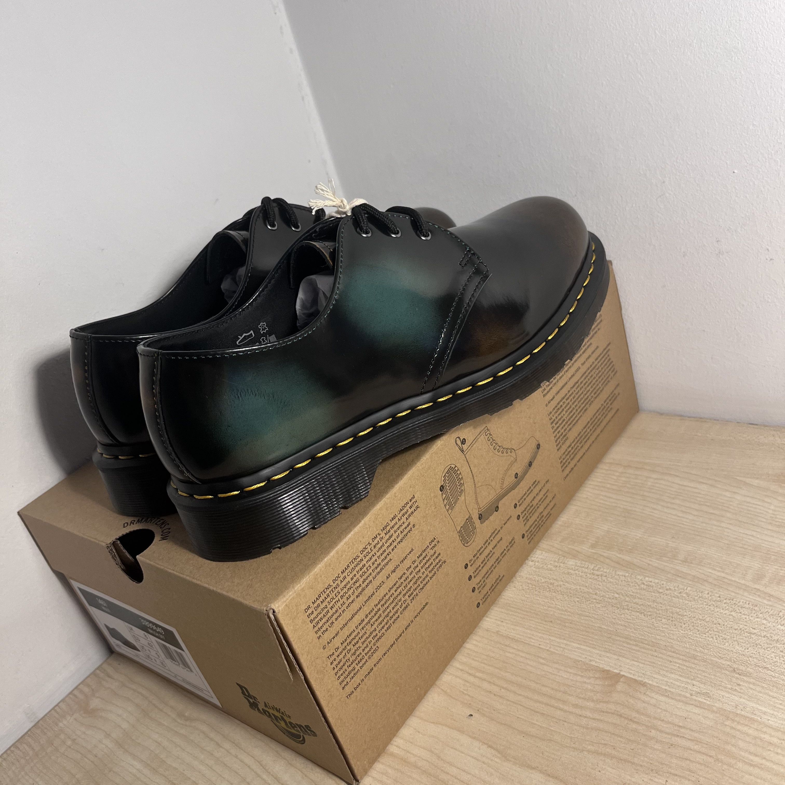 Dr. Martens Dr. Martens 1461 Brush Off Size US 9 / EU 42 - 2 Thumbnail